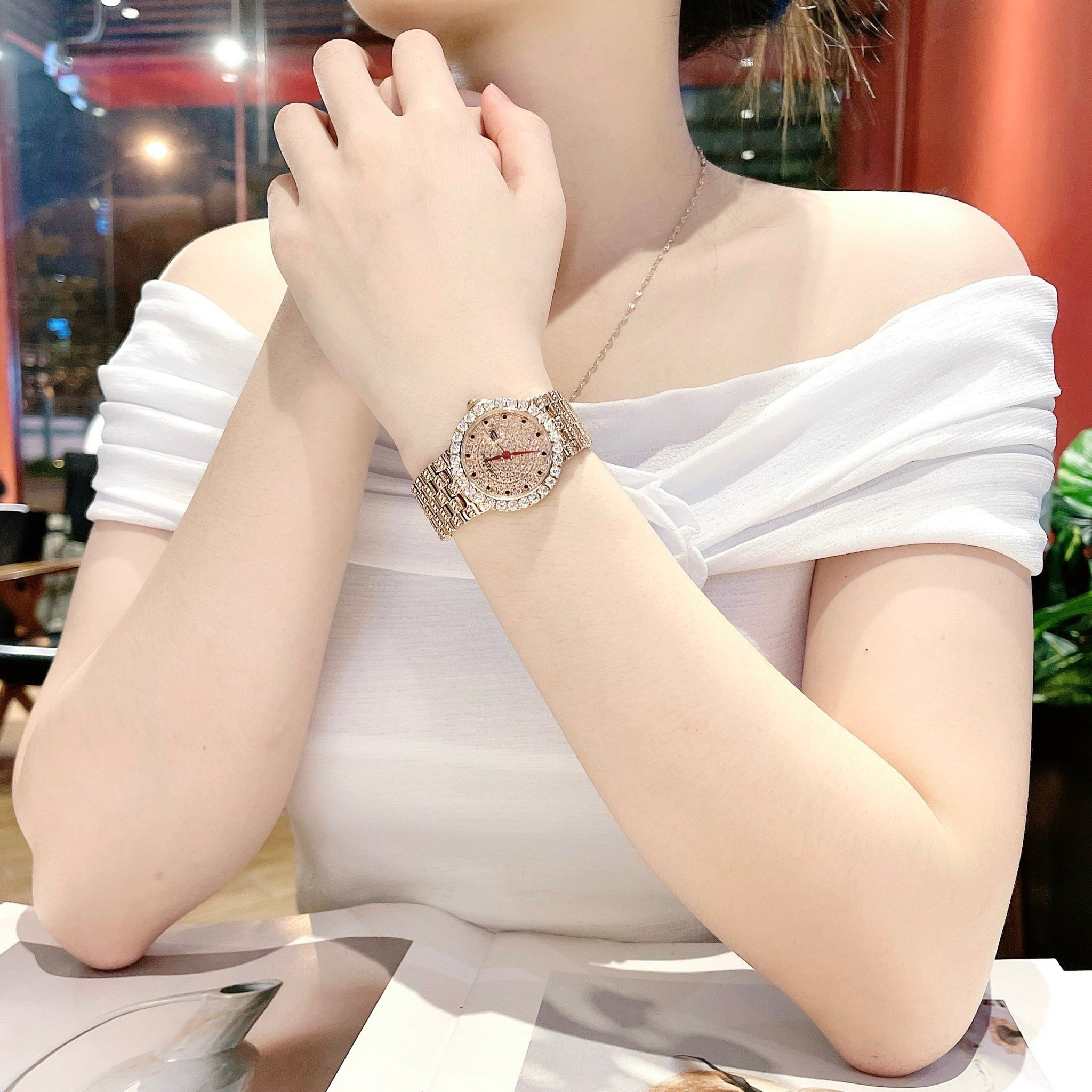 Đồng Hồ Melissa Mặt Tròn |Nữ Giới |Đính Đá Đỏ |Dây Kim Loại Rose Gold |Máy Pin (Quartz) |Size 32mm |donghogiatot.vn