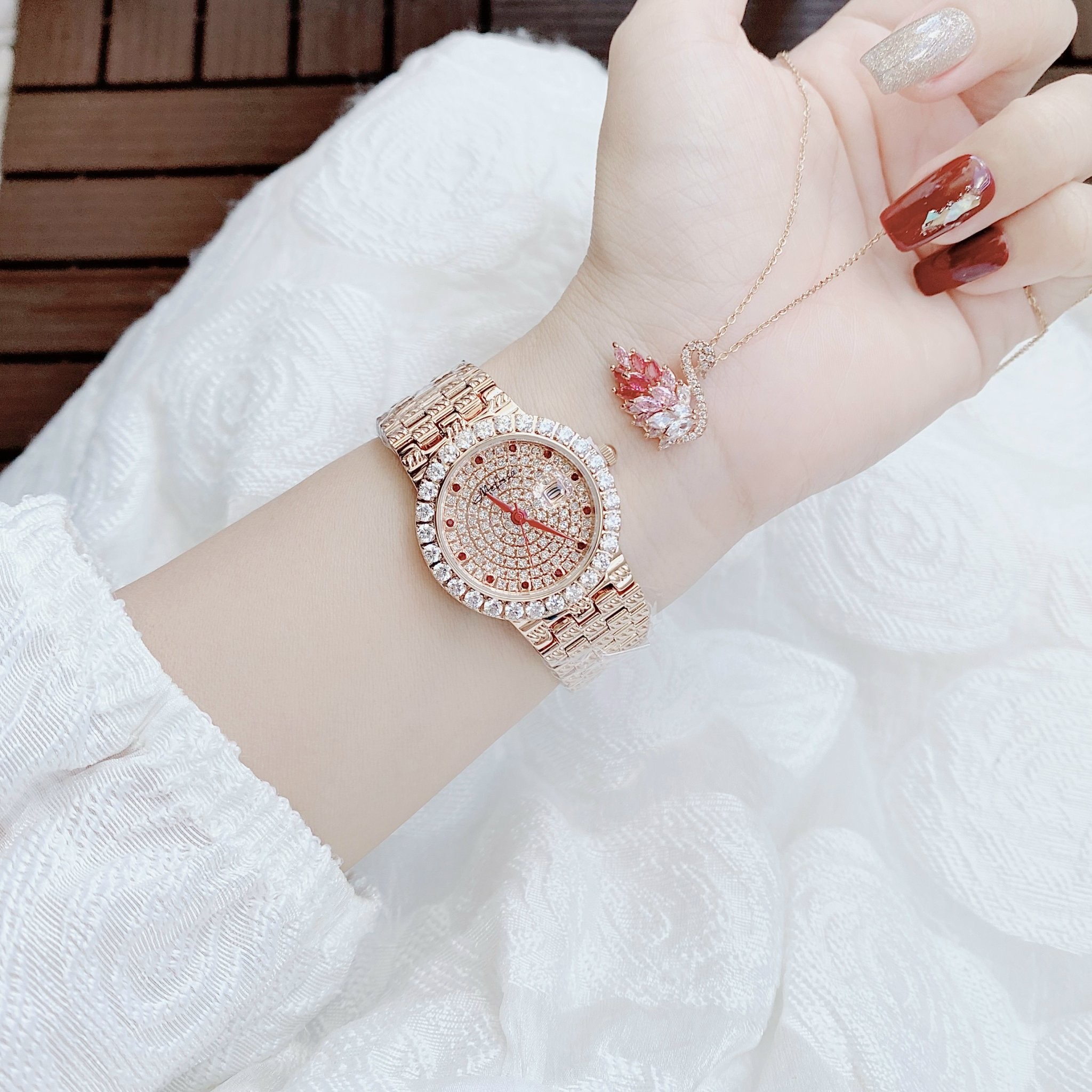 Đồng Hồ Melissa Mặt Tròn |Nữ Giới |Đính Đá Đỏ |Dây Kim Loại Rose Gold |Máy Pin (Quartz) |Size 32mm |donghogiatot.vn