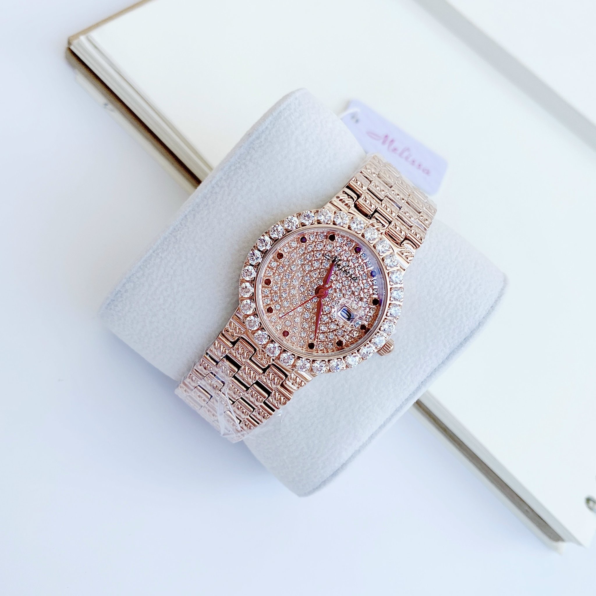 Đồng Hồ Melissa Mặt Tròn |Nữ Giới |Đính Đá Đỏ |Dây Kim Loại Rose Gold |Máy Pin (Quartz) |Size 32mm |donghogiatot.vn