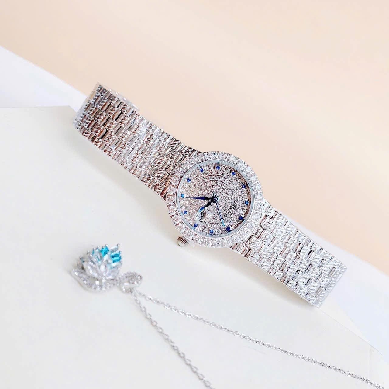 Đồng Hồ Melissa Mặt Tròn |Nữ Giới |Đính Đá Xanh |Dây Kim Loại Silver |Máy Pin (Quartz) |Size 32mm |donghogiatot.vn
