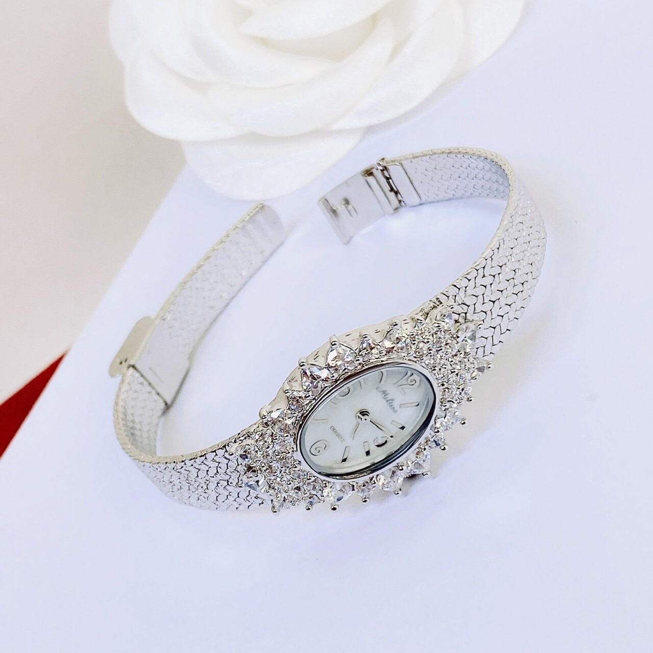 Đồng Hồ Melissa Mặt Oval |Nữ Giới |Đính Pha Lê |Dây Lưới Silver |Máy Pin (Quartz) |Size 28mm |donghogiatot.vn