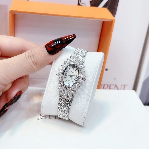 Đồng Hồ Melissa Mặt Oval |Nữ Giới |Đính Pha Lê |Dây Lưới Silver |Máy Pin (Quartz) |Size 28mm |donghogiatot.vn