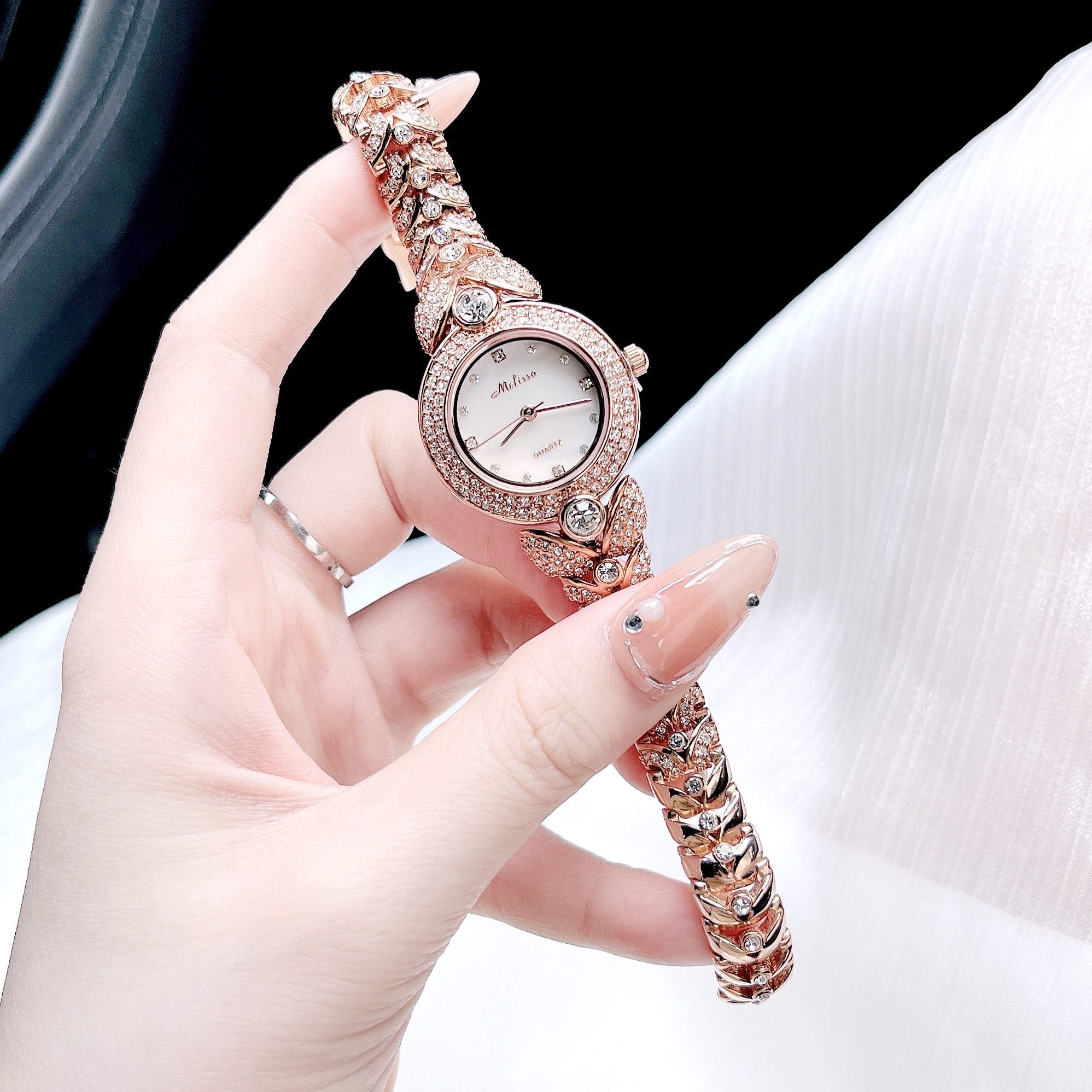 Đồng Hồ Melissa Mặt Tròn |Nữ Giới |Đính Đá Swarovski |Lắc Tay Rose Gold |Máy Pin (Quartz) |Size 28mm |donghogiatot.vn