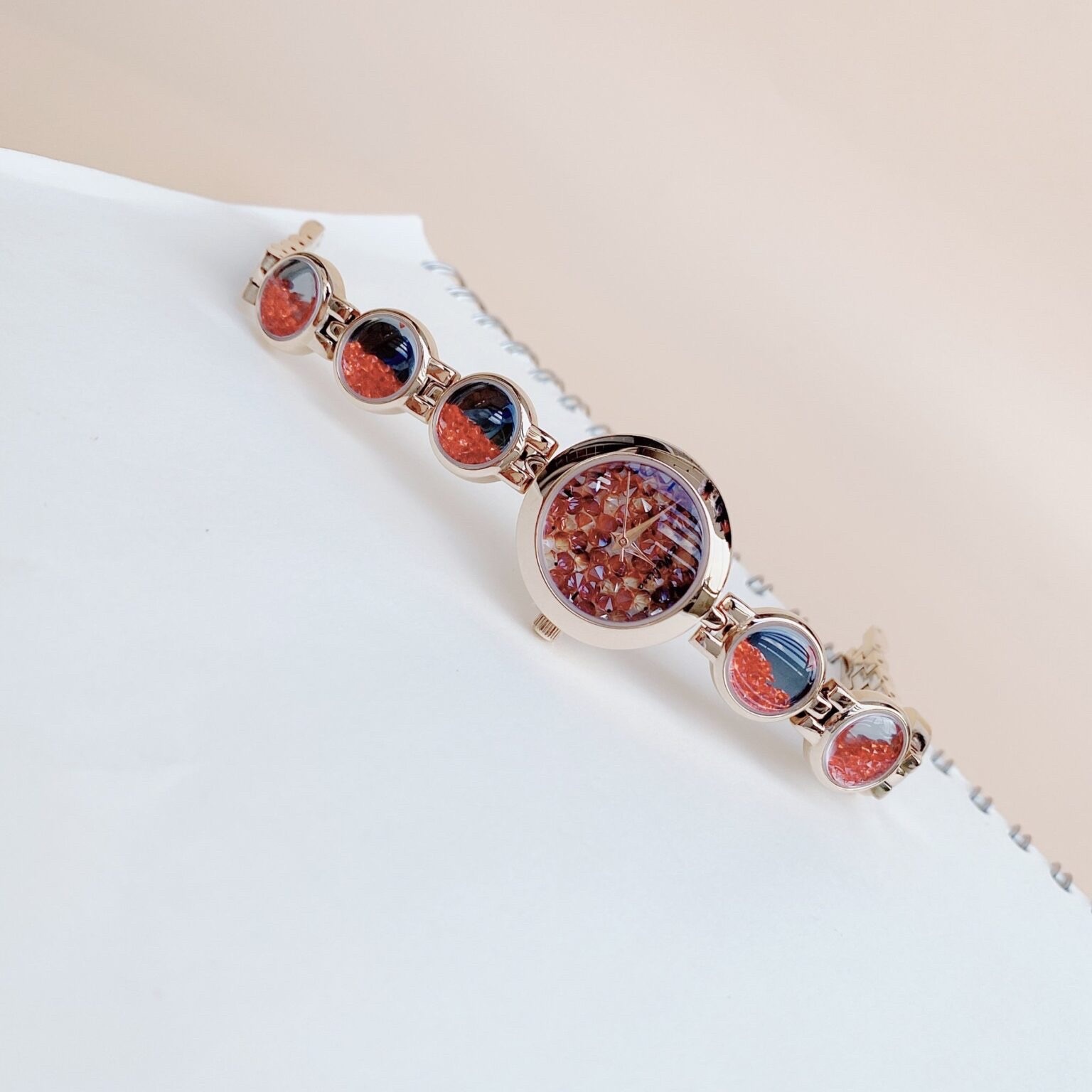 Đồng Hồ Melissa Mặt Tròn |Nữ Giới |Rose Gold |Lắc Tay Đính Đá Rơi Màu Đỏ |Máy Pin (Quartz) |Size 28mm |donghogiatot.vn