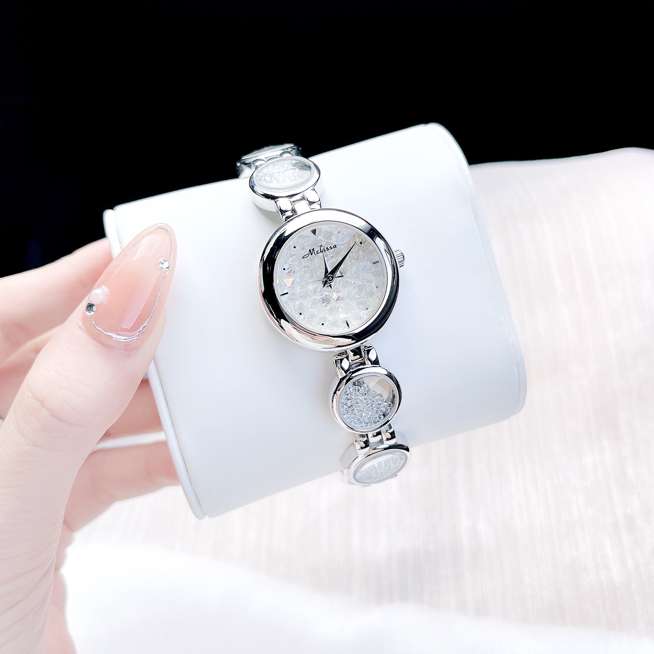 Đồng Hồ Melissa Mặt Tròn |Nữ Giới |Silver |Lắc Tay Đính Đá Rơi Màu Trắng |Máy Pin (Quartz) |Size 28mm |donghogiatot.vn