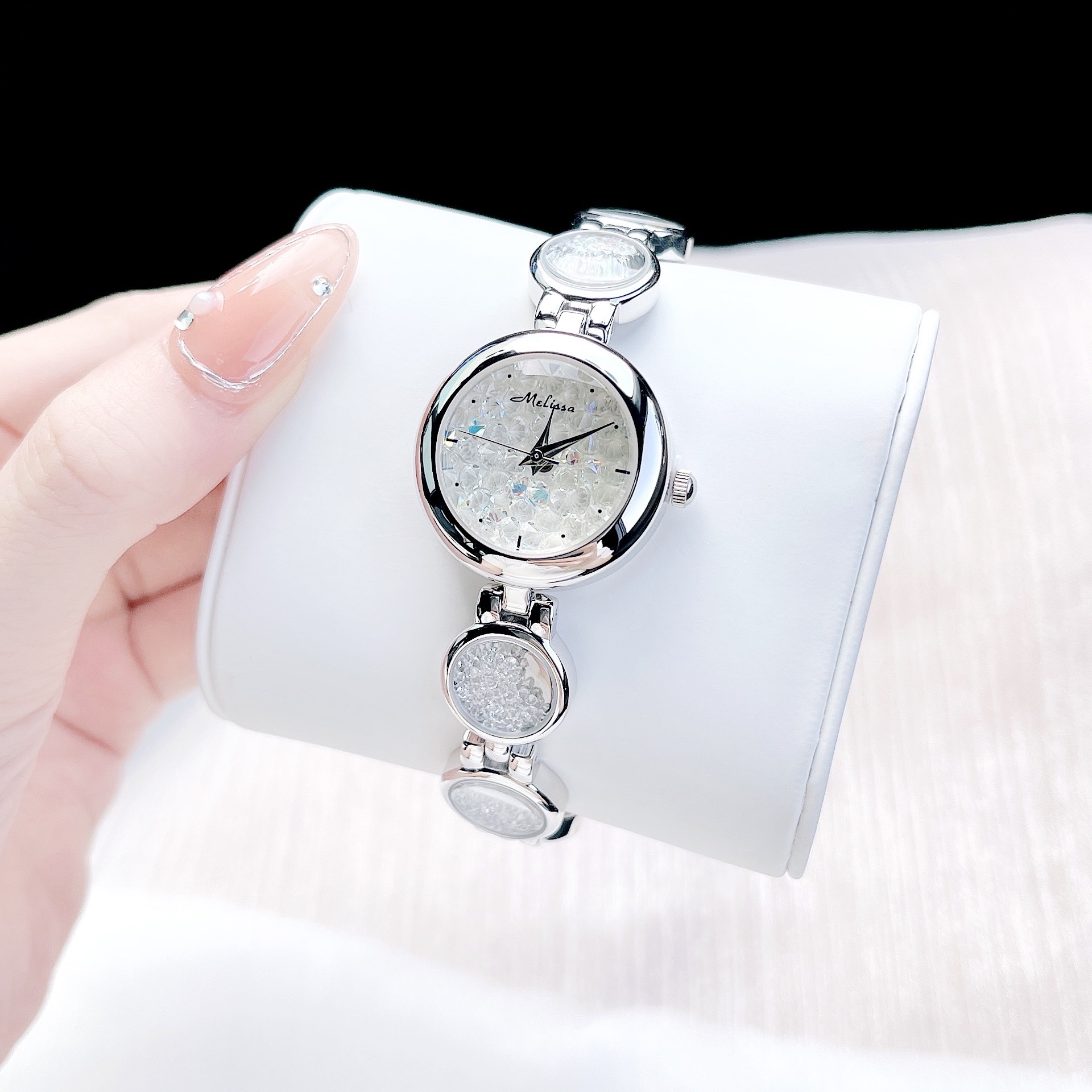 Đồng Hồ Melissa Mặt Tròn |Nữ Giới |Silver |Lắc Tay Đính Đá Rơi Màu Trắng |Máy Pin (Quartz) |Size 28mm |donghogiatot.vn