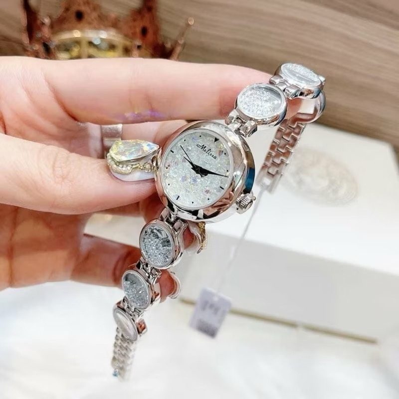 Đồng Hồ Melissa Mặt Tròn |Nữ Giới |Silver |Lắc Tay Đính Đá Rơi Màu Trắng |Máy Pin (Quartz) |Size 28mm |donghogiatot.vn