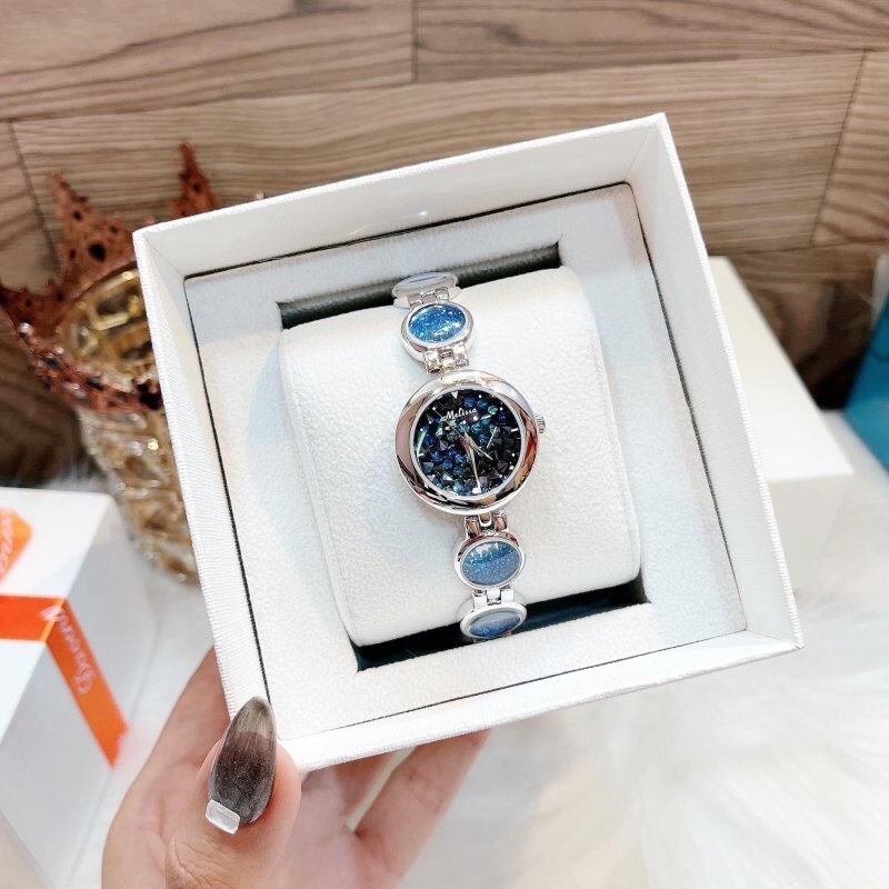 Đồng Hồ Melissa Mặt Tròn |Nữ Giới |Silver |Lắc Tay Đính Đá Rơi Xanh Dương |Máy Pin (Quartz) |Size 28mm |donghogiatot.vn