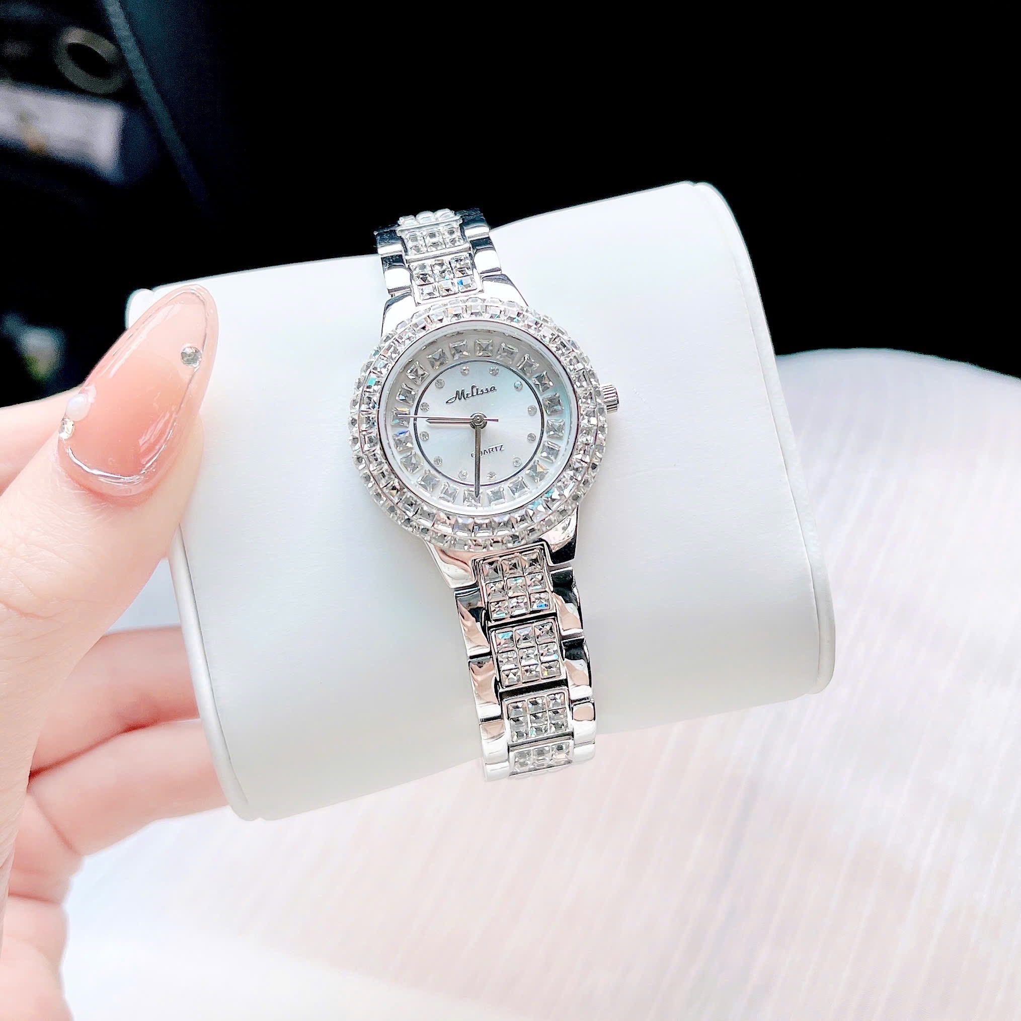 Đồng Hồ Melissa Mặt Trắng |Nữ Giới |Silver |Dây Kim Loại Đính Đá |Máy Pin (Quartz) |Size 34mm |donghogiatot.vn