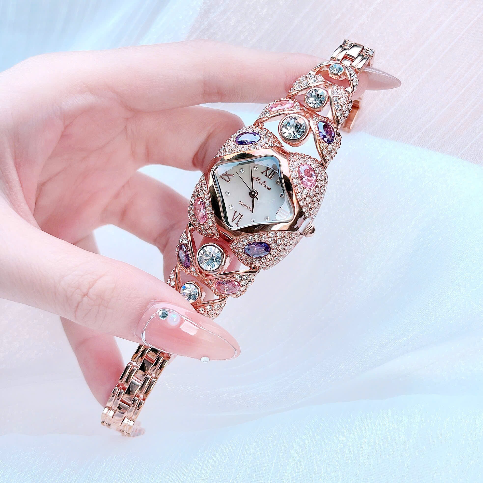 Đồng Hồ Melissa Mặt Vuông |Nữ Giới |Đính Đá Nhiều Màu |Lắc Tay Rose Gold |Máy Pin (Quartz) |Size 38mm |donghogiatot.vn