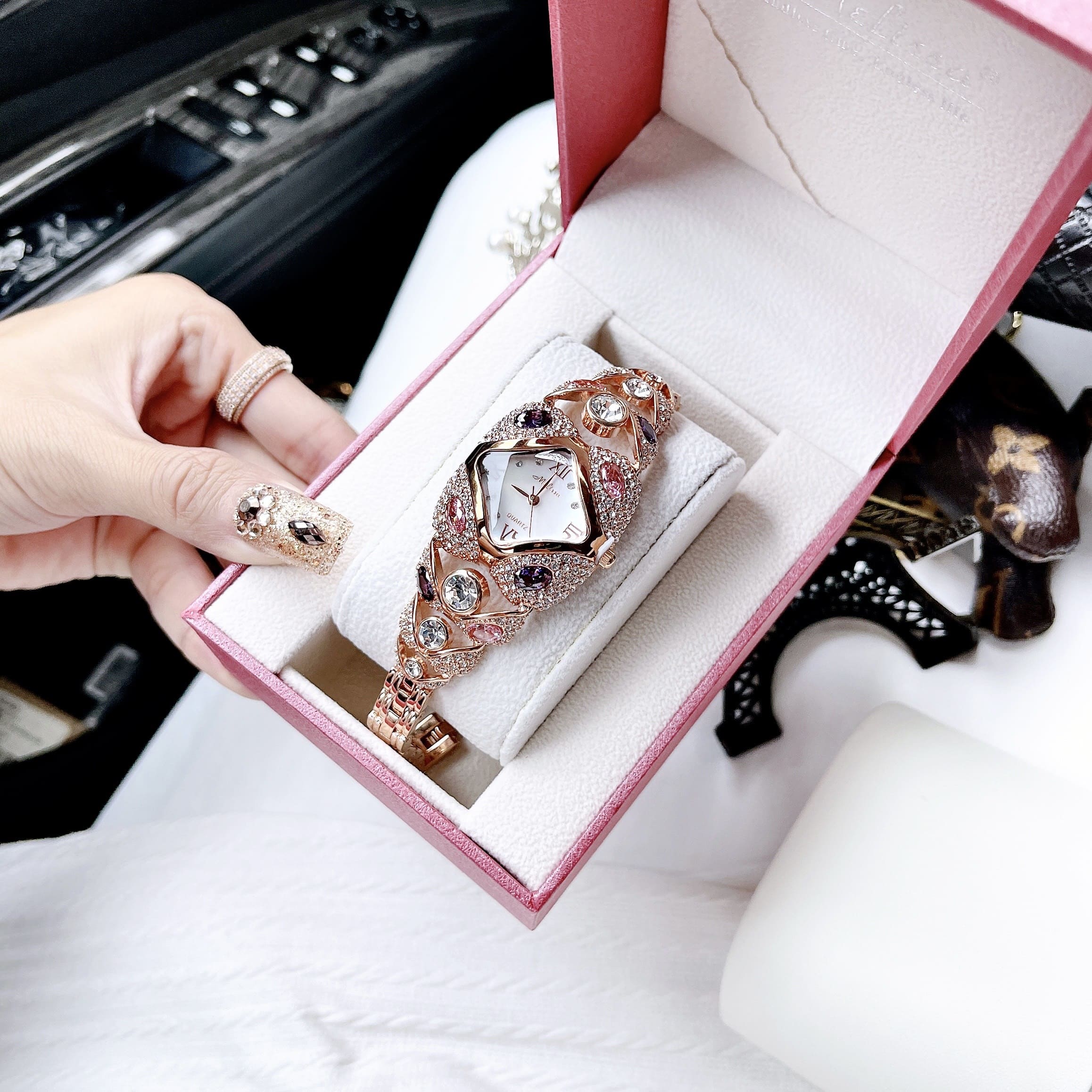 Đồng Hồ Melissa Mặt Vuông |Nữ Giới |Đính Đá Nhiều Màu |Lắc Tay Rose Gold |Máy Pin (Quartz) |Size 38mm |donghogiatot.vn