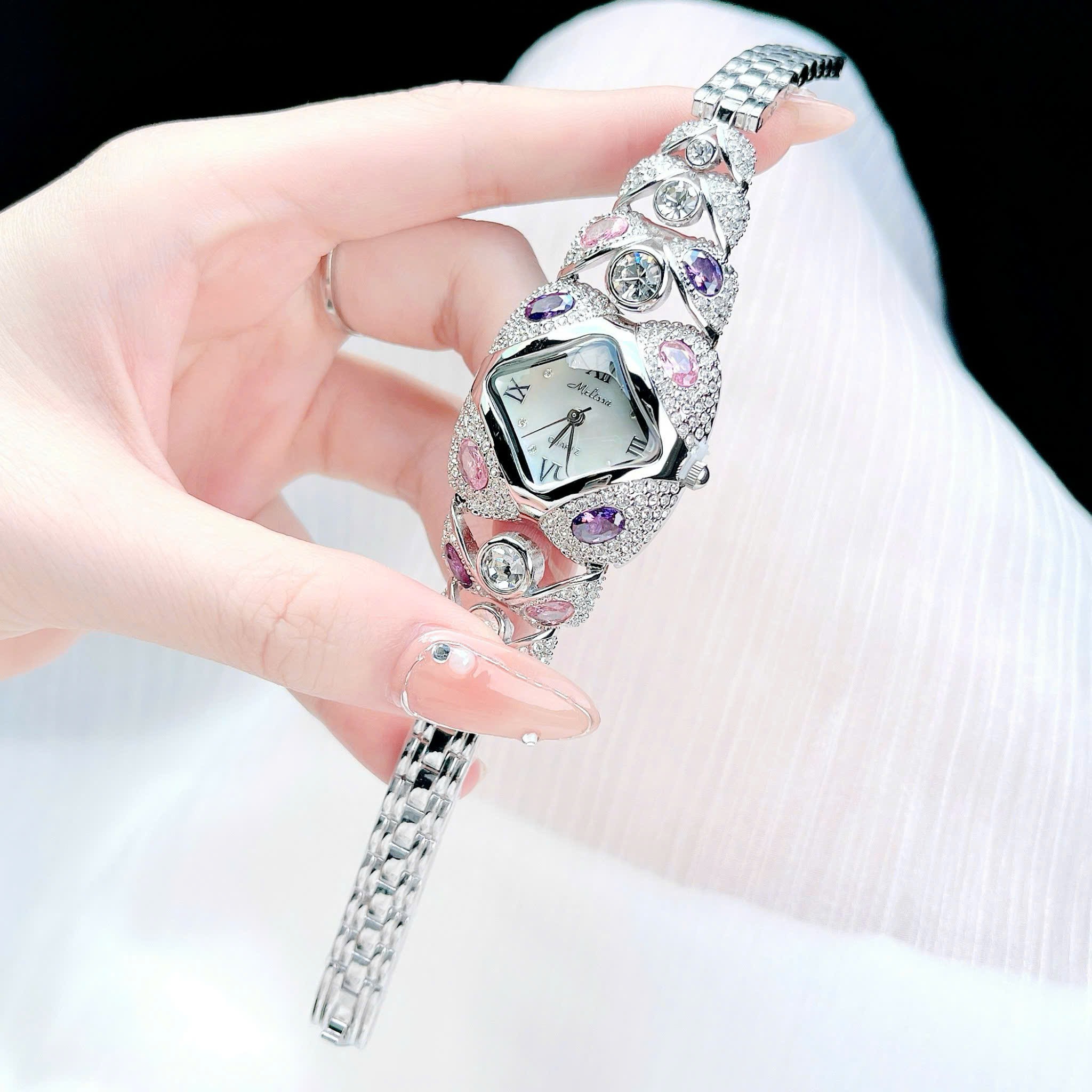Đồng Hồ Melissa Mặt Vuông |Nữ Giới |Đính Đá Nhiều Màu |Lắc Tay Silver |Máy Pin (Quartz) |Size 38mm |donghogiatot.vn
