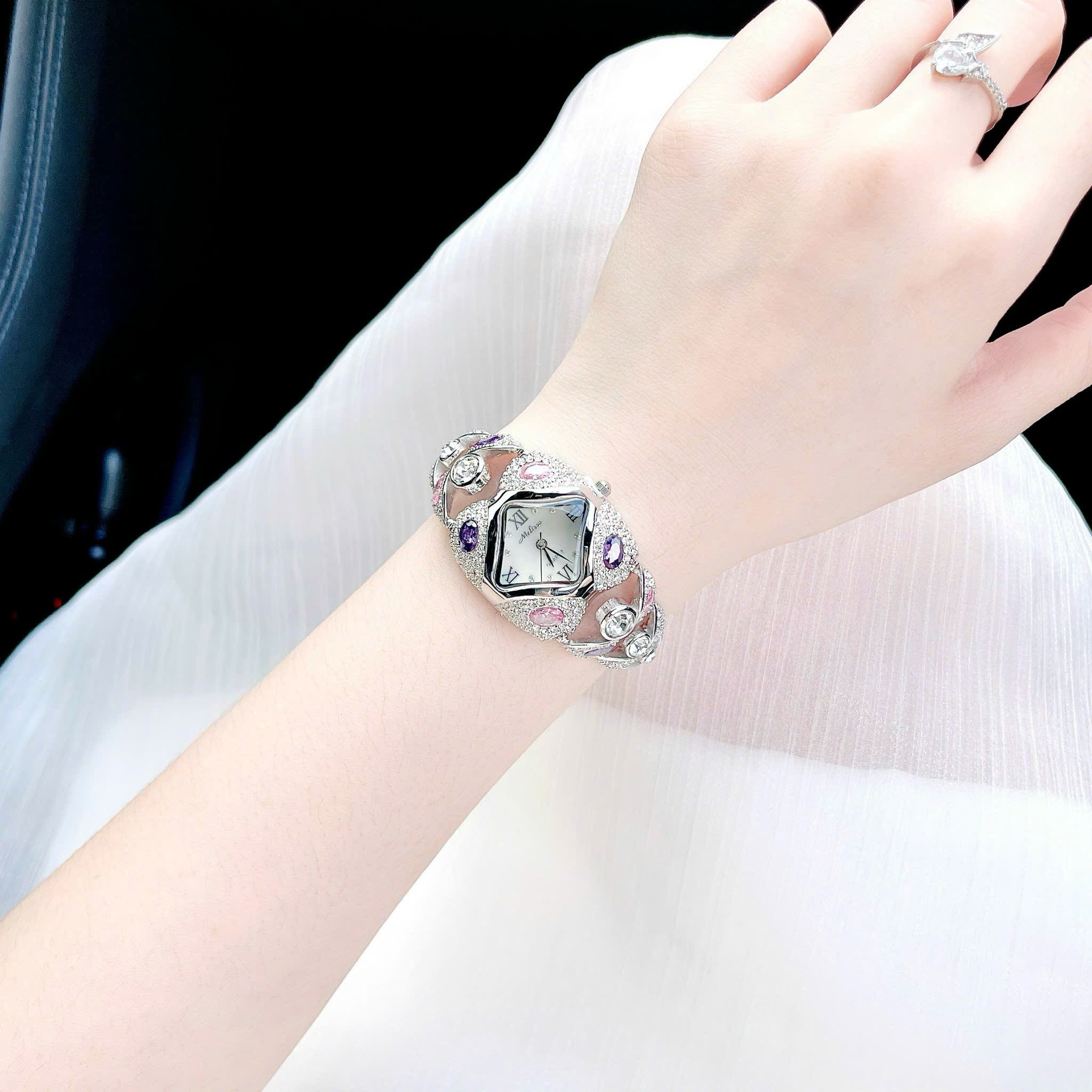 Đồng Hồ Melissa Mặt Vuông |Nữ Giới |Đính Đá Nhiều Màu |Lắc Tay Silver |Máy Pin (Quartz) |Size 38mm |donghogiatot.vn
