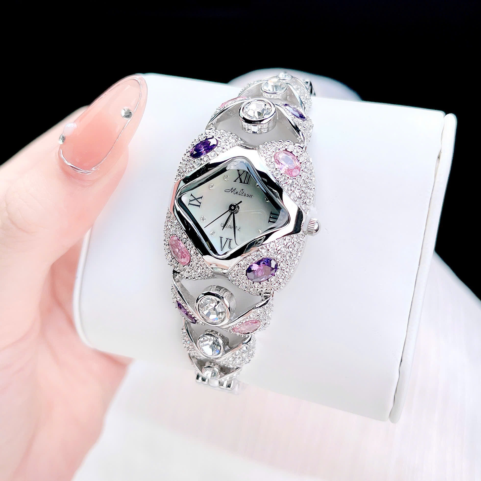 Đồng Hồ Melissa Mặt Vuông |Nữ Giới |Đính Đá Nhiều Màu |Lắc Tay Silver |Máy Pin (Quartz) |Size 38mm |donghogiatot.vn