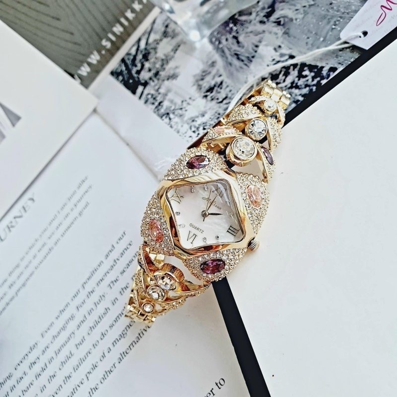 Đồng Hồ Melissa Mặt Vuông |Nữ Giới |Đính Đá Nhiều Màu |Lắc Tay Vàng Gold |Máy Pin (Quartz) |Size 38mm |donghogiatot.vn