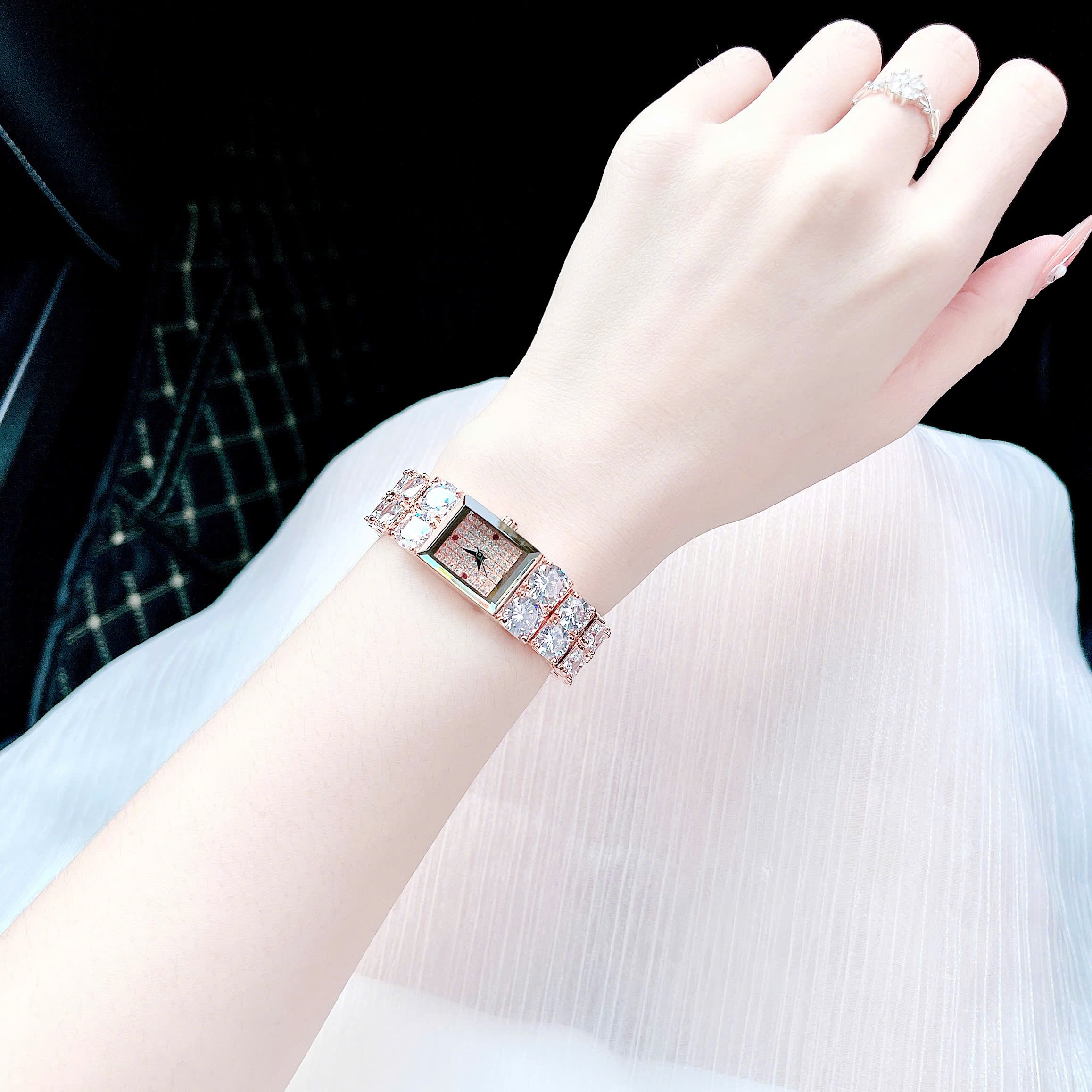 Đồng Hồ Melissa Mặt Vuông |Nữ Giới |Rose Gold |Lắc Tay Đính Đá Swarovski |Máy Pin (Quartz) |Size 15x19mm |donghogiatot.vn