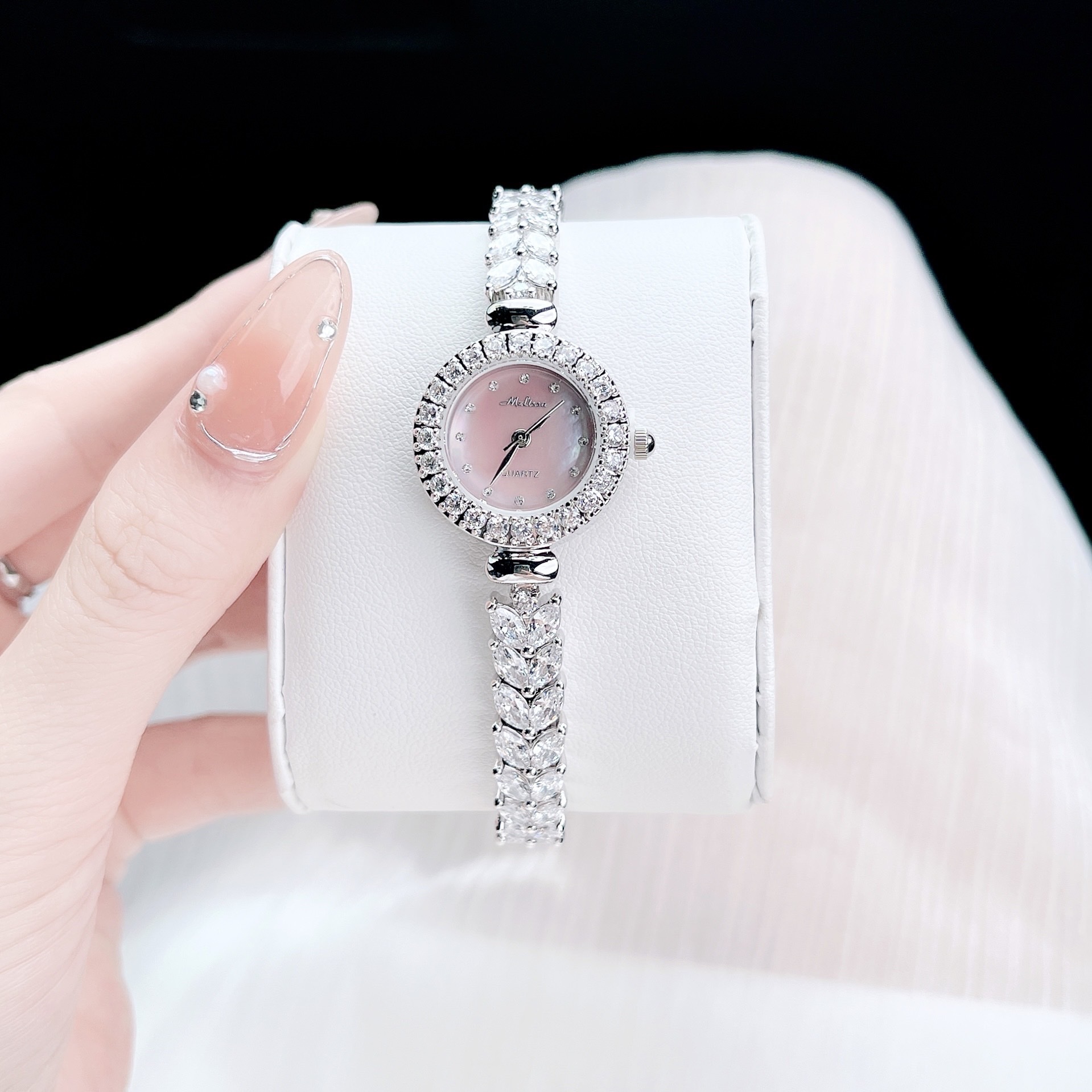 Đồng Hồ Melissa Mặt Xà Cừ Hồng |Nữ Giới |Silver |Lắc Tay Đính Pha Lê |Máy Pin (Quartz) |Size 26mm |donghogiatot.vn