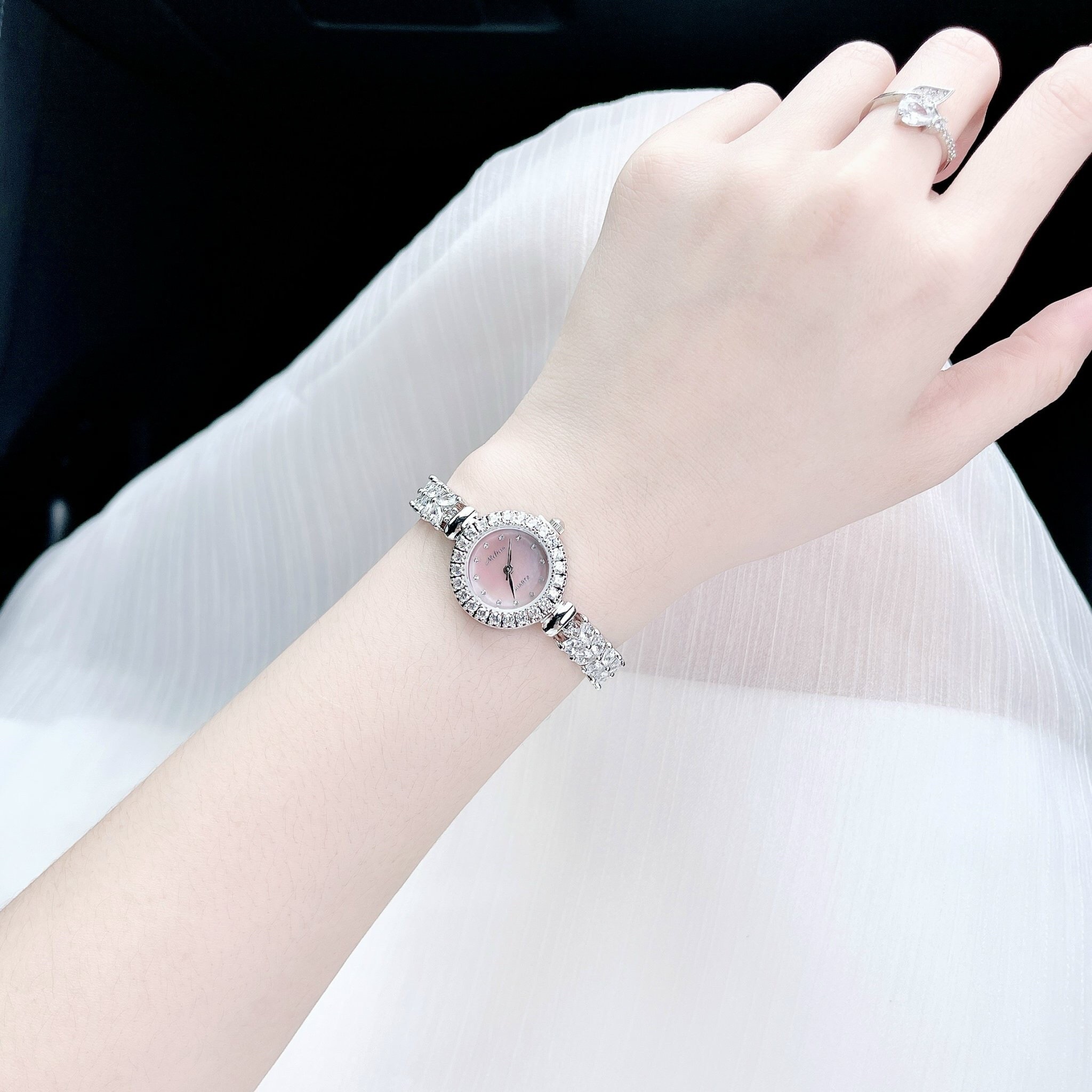 Đồng Hồ Melissa Mặt Xà Cừ Hồng |Nữ Giới |Silver |Lắc Tay Đính Pha Lê |Máy Pin (Quartz) |Size 26mm |donghogiatot.vn