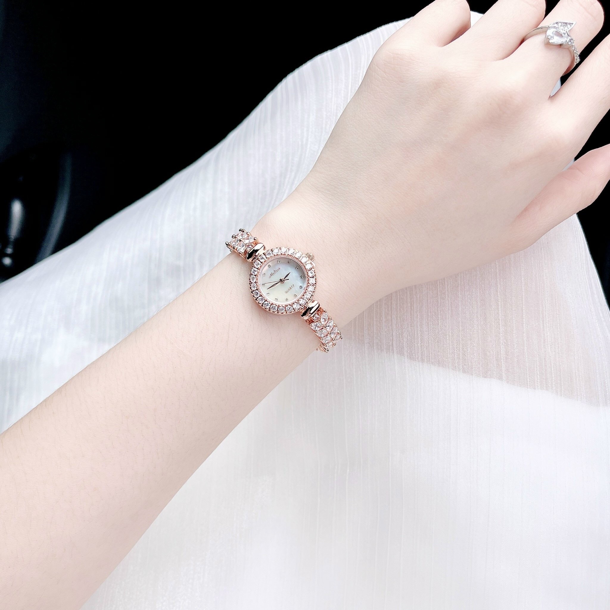 Đồng Hồ Melissa Mặt Xà Cừ |Nữ Giới |Rose Gold |Lắc Tay Đính Pha Lê |Máy Pin (Quartz) |Size 26mm |donghogiatot.vn