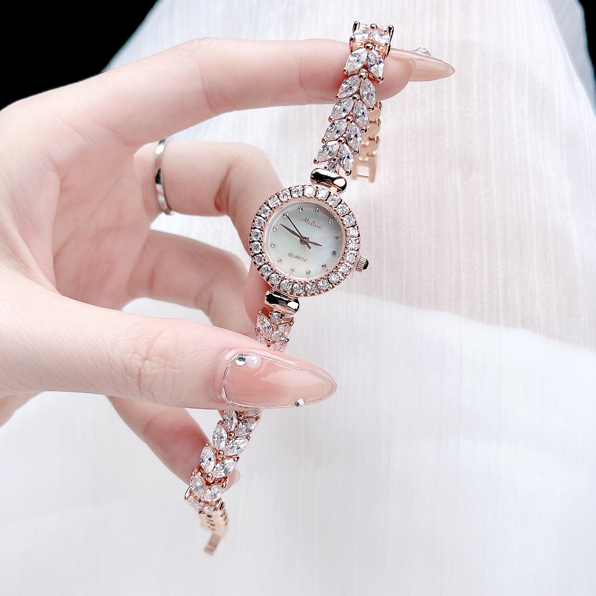 Đồng Hồ Melissa Mặt Xà Cừ |Nữ Giới |Rose Gold |Lắc Tay Đính Pha Lê |Máy Pin (Quartz) |Size 26mm |donghogiatot.vn