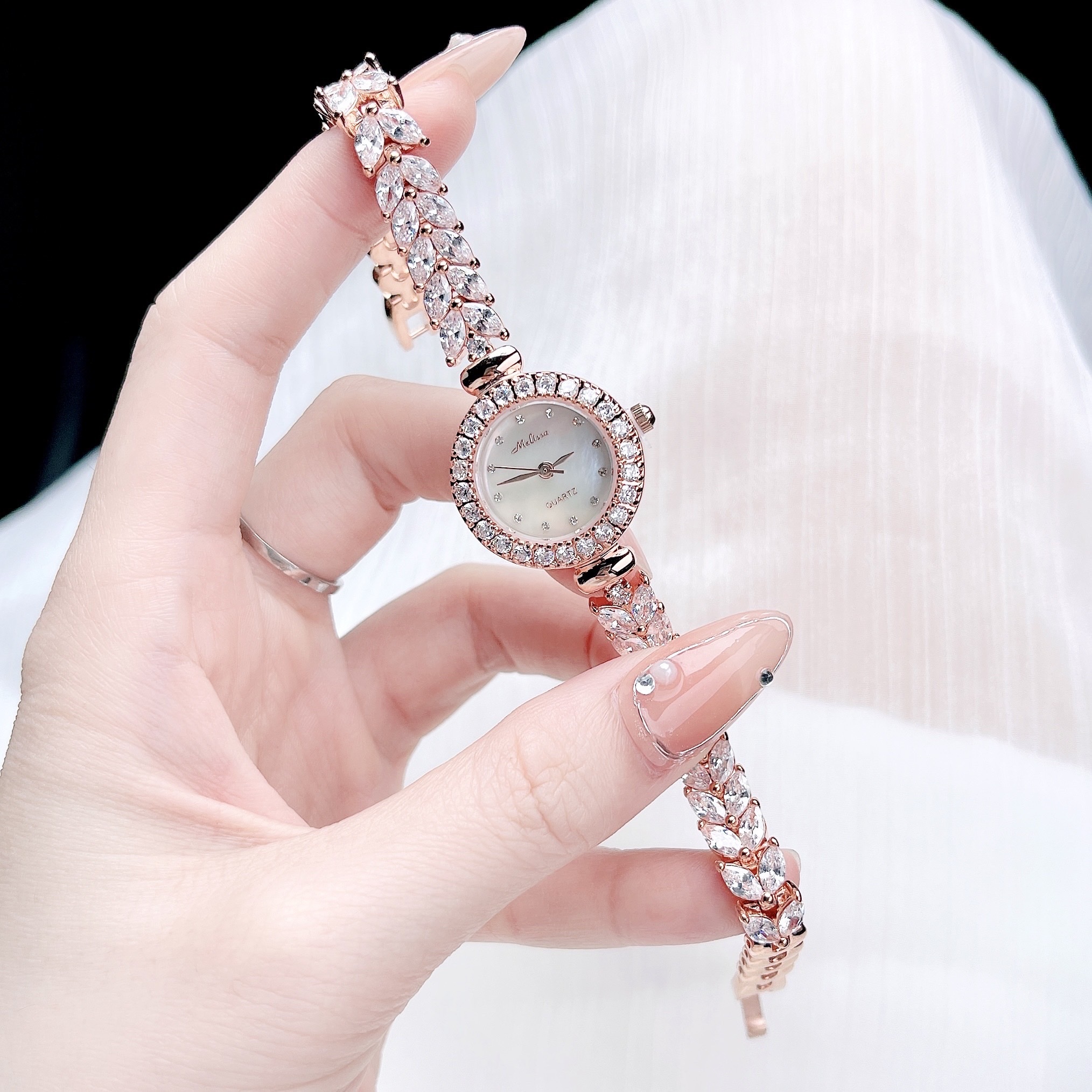 Đồng Hồ Melissa Mặt Xà Cừ |Nữ Giới |Rose Gold |Lắc Tay Đính Pha Lê |Máy Pin (Quartz) |Size 26mm |donghogiatot.vn