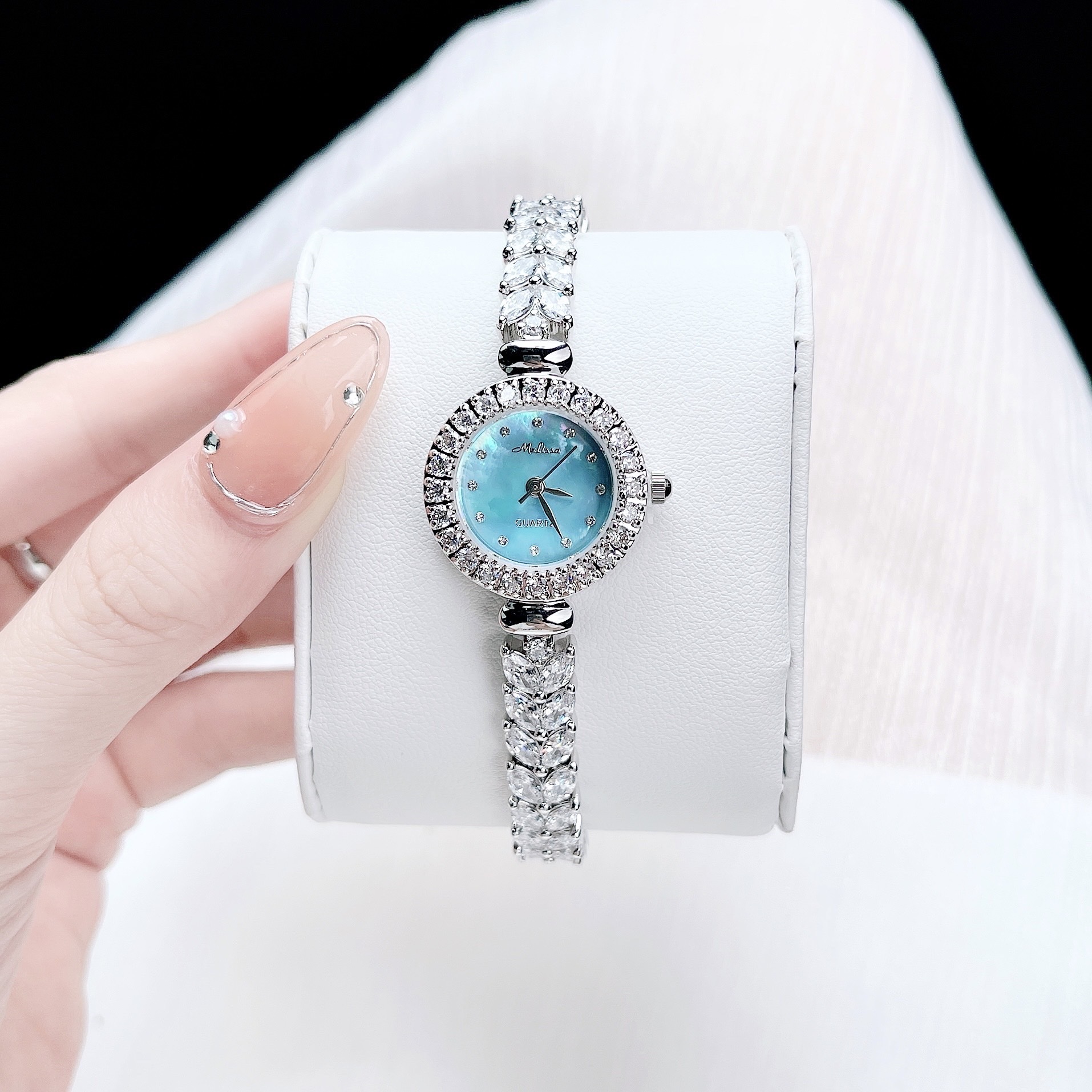 Đồng Hồ Melissa Mặt Xà Cừ Xanh |Nữ Giới |Silver |Lắc Tay Đính Pha Lê |Máy Pin (Quartz) |Size 26mm |donghogiatot.vn