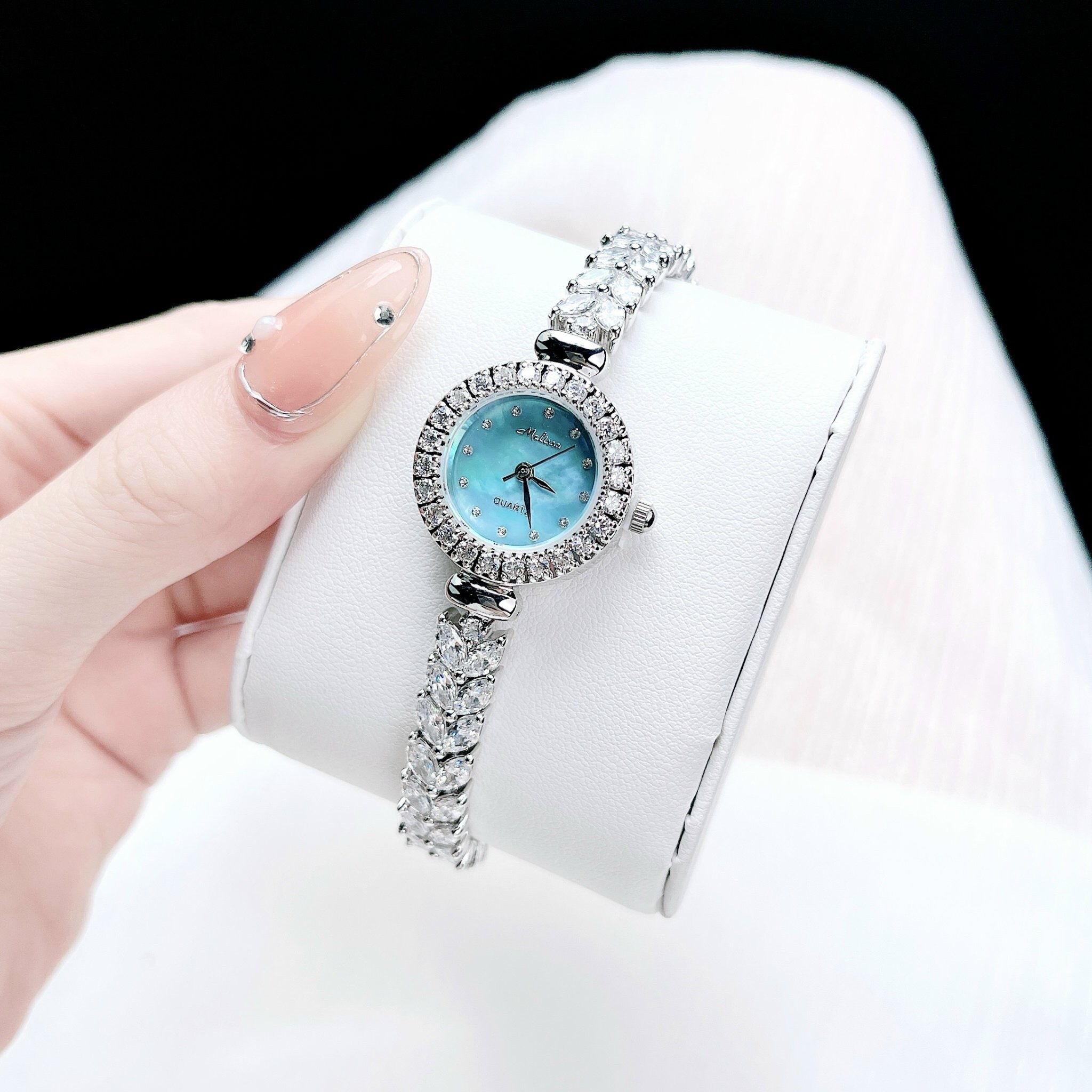 Đồng Hồ Melissa Mặt Xà Cừ Xanh |Nữ Giới |Silver |Lắc Tay Đính Pha Lê |Máy Pin (Quartz) |Size 26mm |donghogiatot.vn