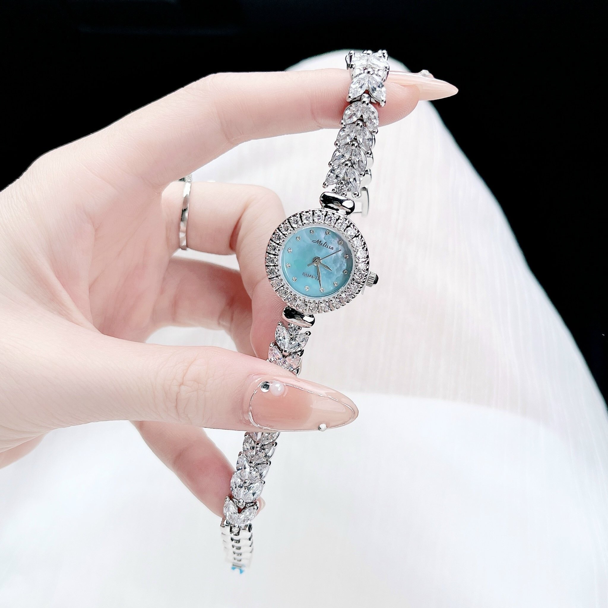 Đồng Hồ Melissa Mặt Xà Cừ Xanh |Nữ Giới |Silver |Lắc Tay Đính Pha Lê |Máy Pin (Quartz) |Size 26mm |donghogiatot.vn