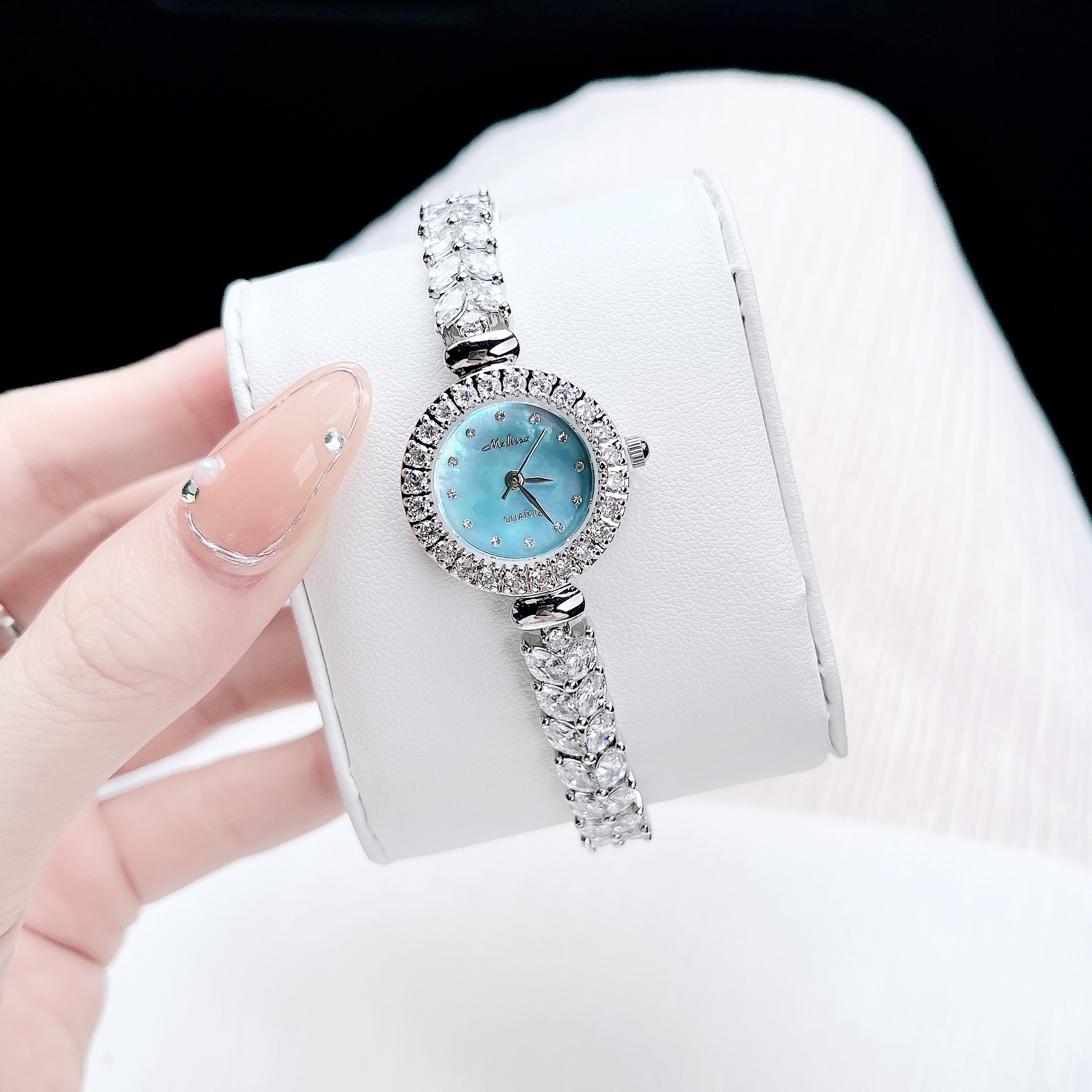 Đồng Hồ Melissa Mặt Xà Cừ Xanh |Nữ Giới |Silver |Lắc Tay Đính Pha Lê |Máy Pin (Quartz) |Size 26mm |donghogiatot.vn