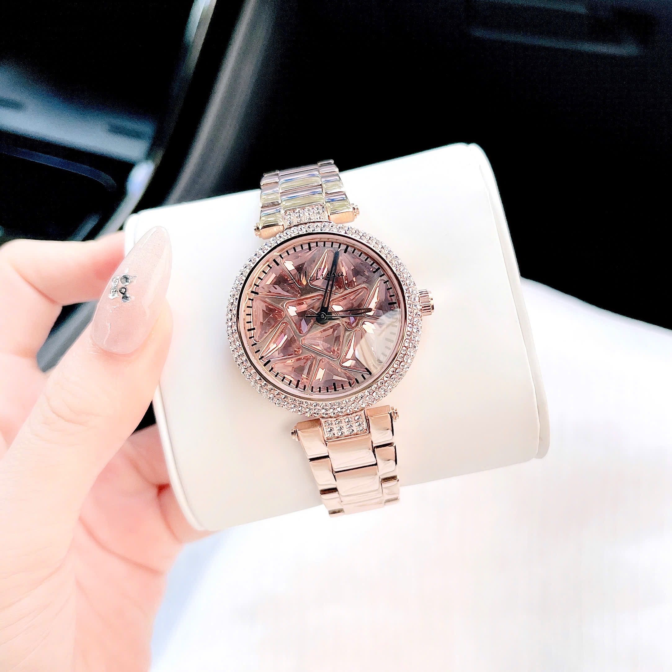 Đồng Hồ Melissa Mặt Xoay |Nữ Giới |Đính Pha Lê Hồng |Dây Kim Loại Rose Gold |Máy Pin (Quartz) |Size 35mm |donghogiatot.vn