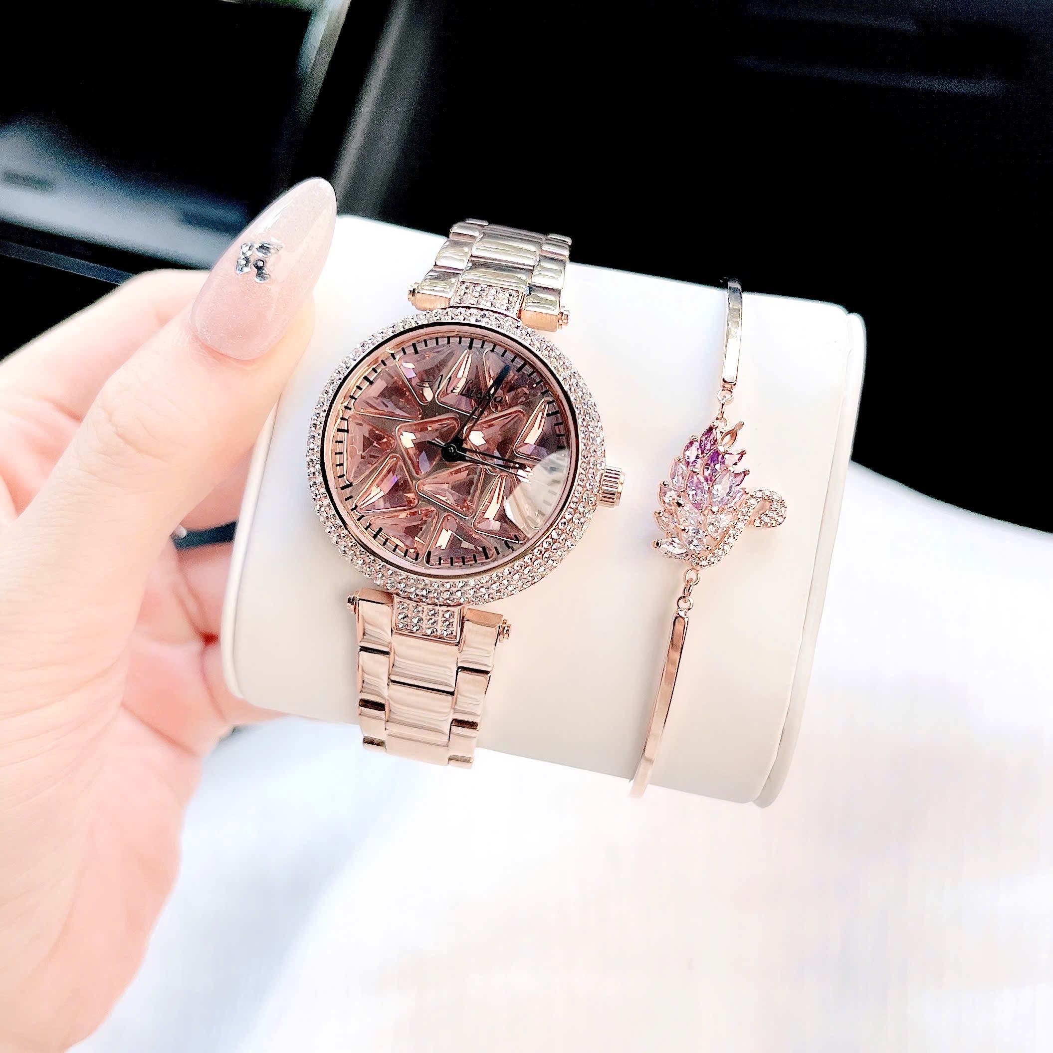 Đồng Hồ Melissa Mặt Xoay |Nữ Giới |Đính Pha Lê Hồng |Dây Kim Loại Rose Gold |Máy Pin (Quartz) |Size 35mm |donghogiatot.vn