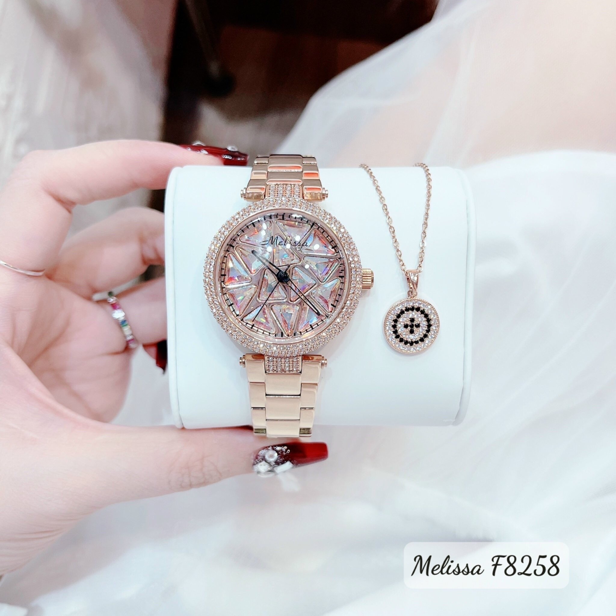 Đồng Hồ Melissa Mặt Xoay |Nữ Giới |Đính Pha Lê Màu |Dây Kim Loại Rose Gold |Máy Pin (Quartz) |Size 35mm |donghogiatot.vn