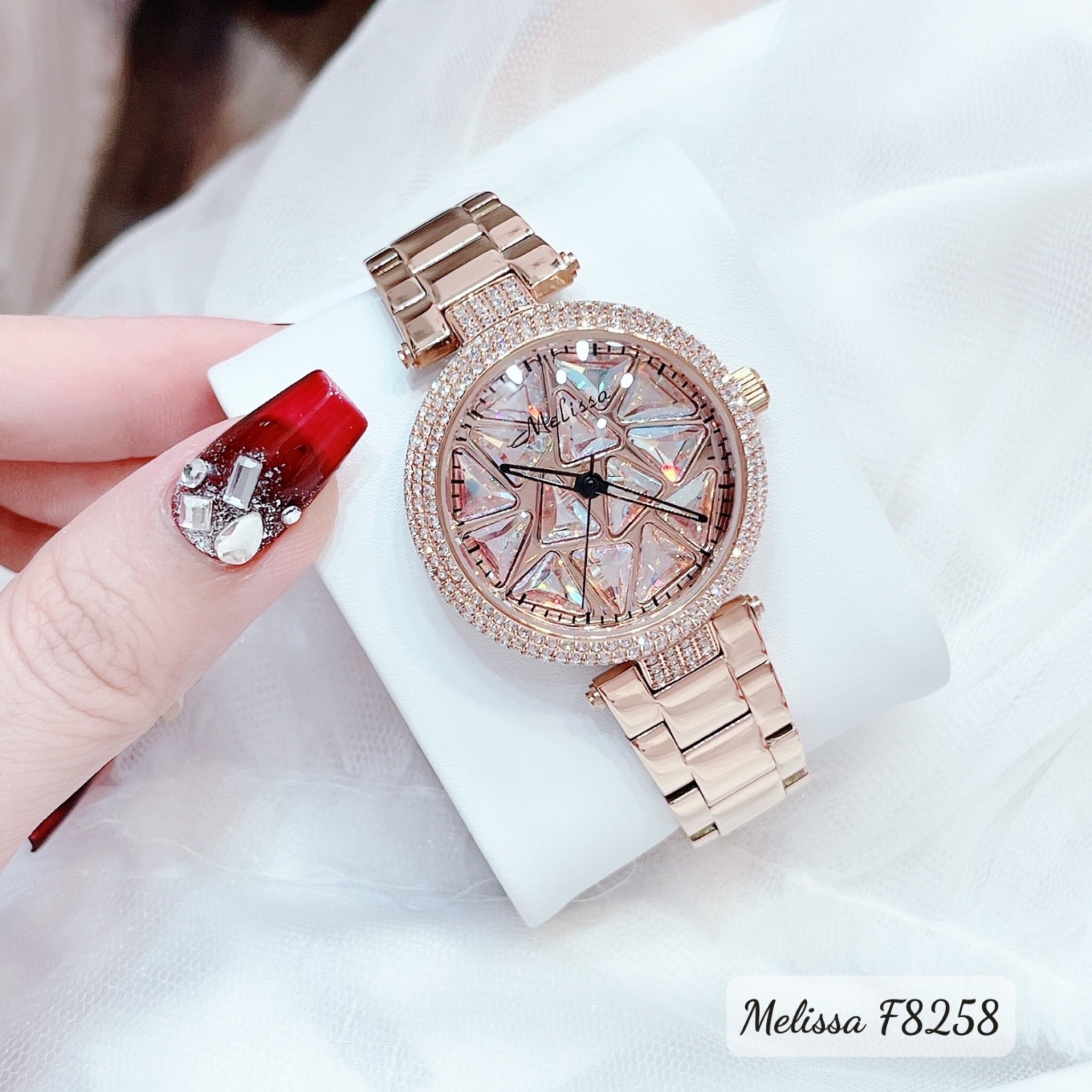 Đồng Hồ Melissa Mặt Xoay |Nữ Giới |Đính Pha Lê Màu |Dây Kim Loại Rose Gold |Máy Pin (Quartz) |Size 35mm |donghogiatot.vn