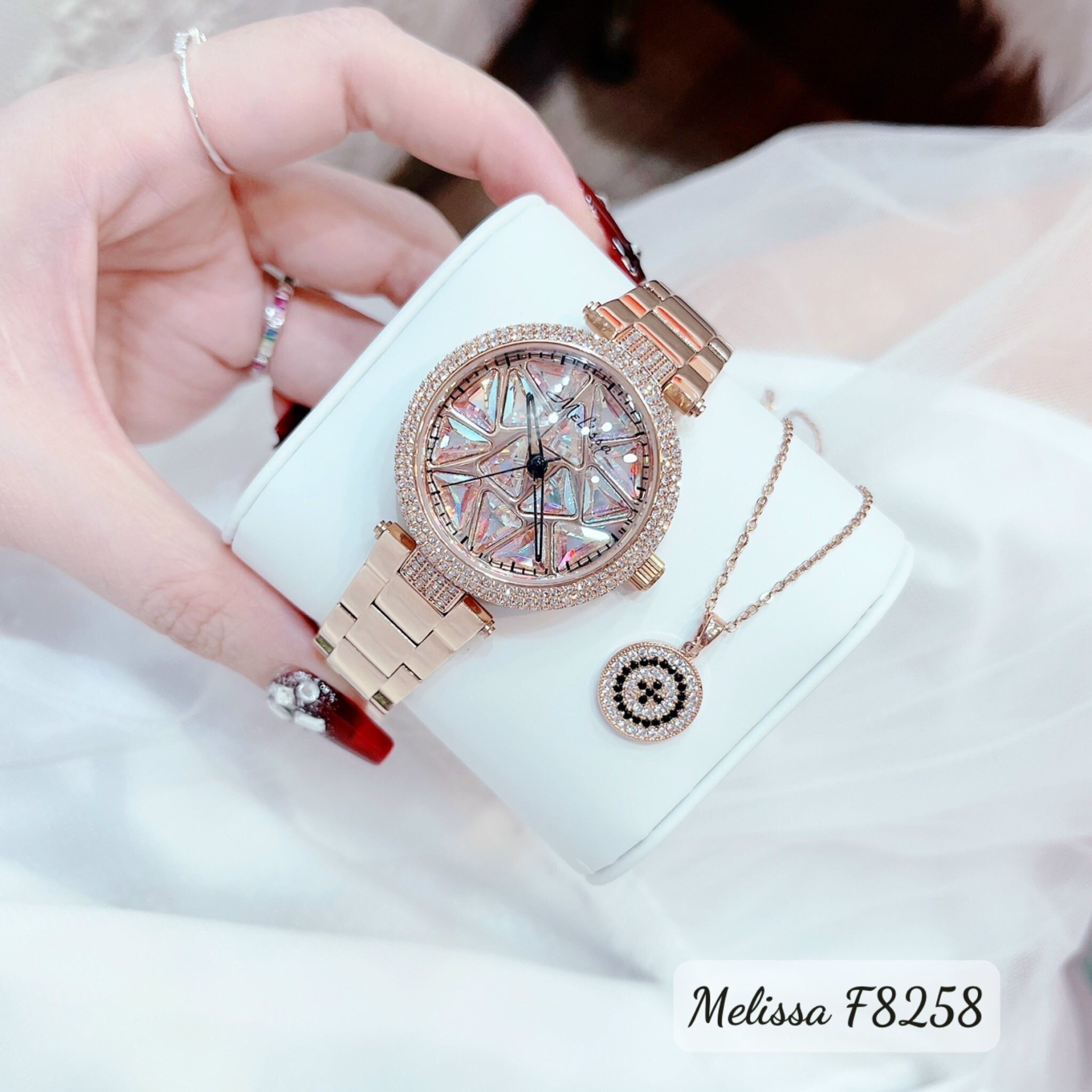 Đồng Hồ Melissa Mặt Xoay |Nữ Giới |Đính Pha Lê Màu |Dây Kim Loại Rose Gold |Máy Pin (Quartz) |Size 35mm |donghogiatot.vn