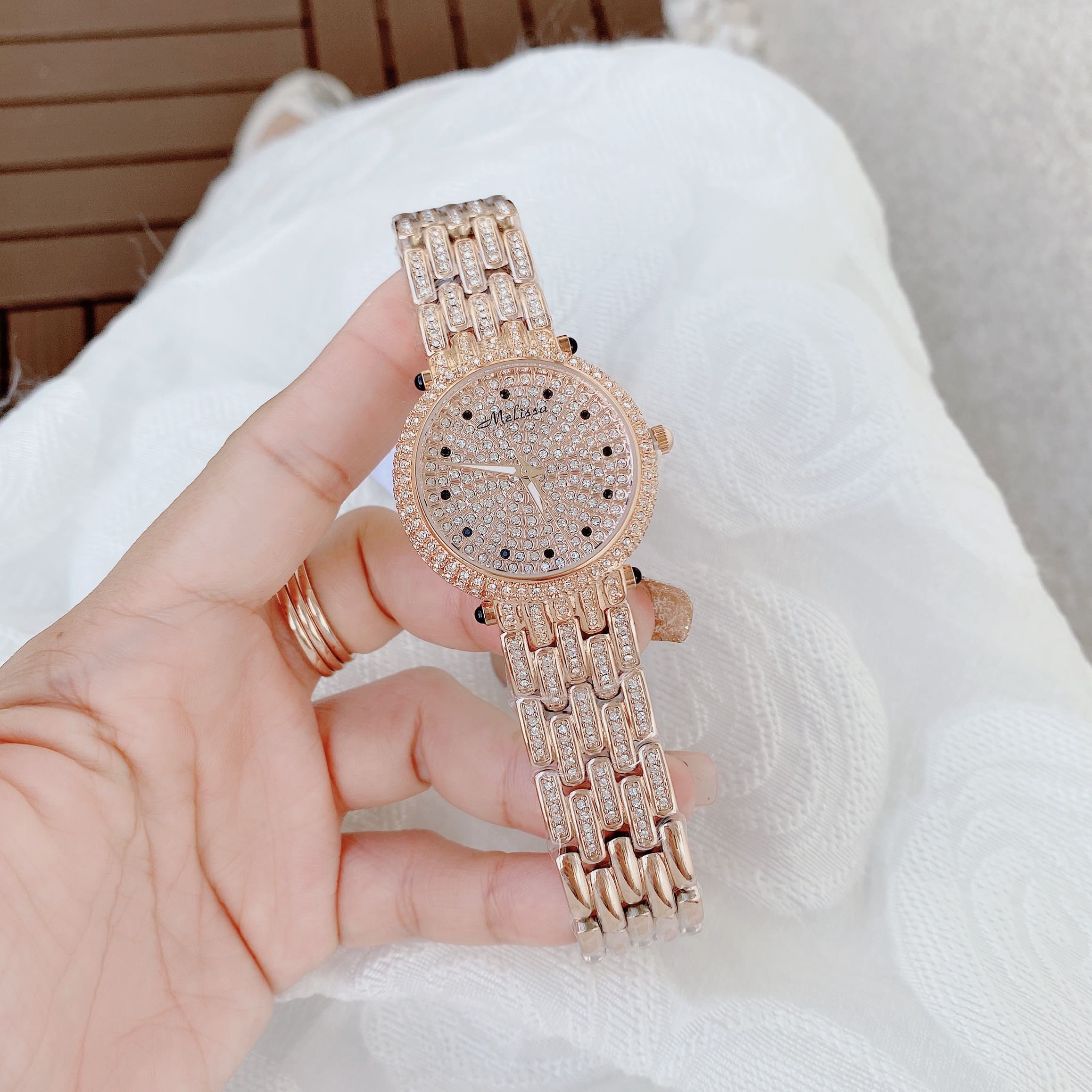 Đồng Hồ Melissa Full Đá Swarovski |Nữ Giới |Dây Kim Loại Rose Gold |Máy Pin (Quartz) |Size 36mm |donghogiatot.vn