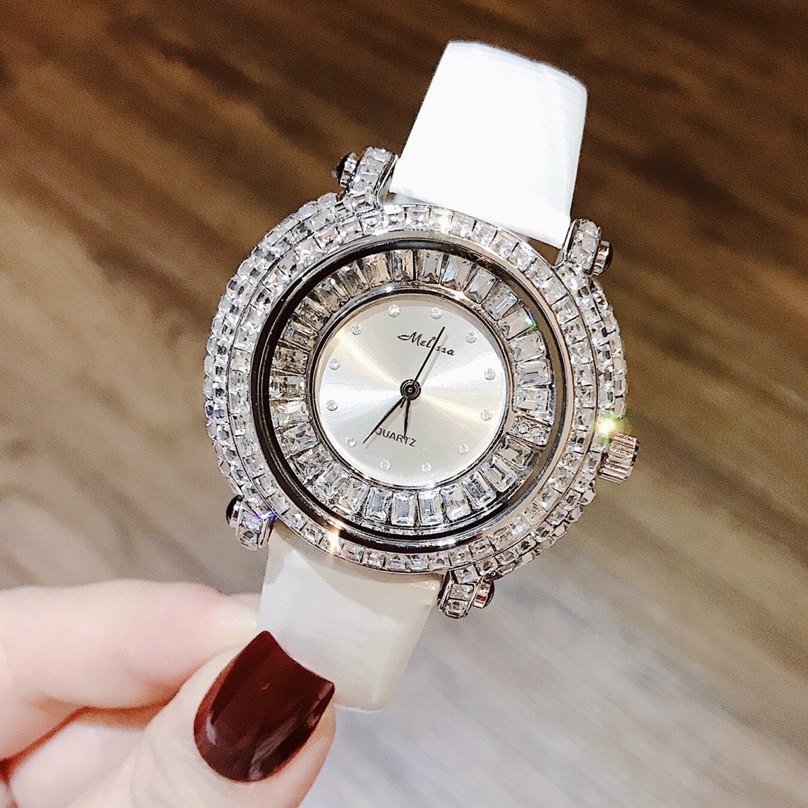 Đồng Hồ Melissa Silver |Nữ Giới |Full Đá |Dây Da Trắng |Máy Pin (Quartz) |Size 35mm |donghogiatot.vn