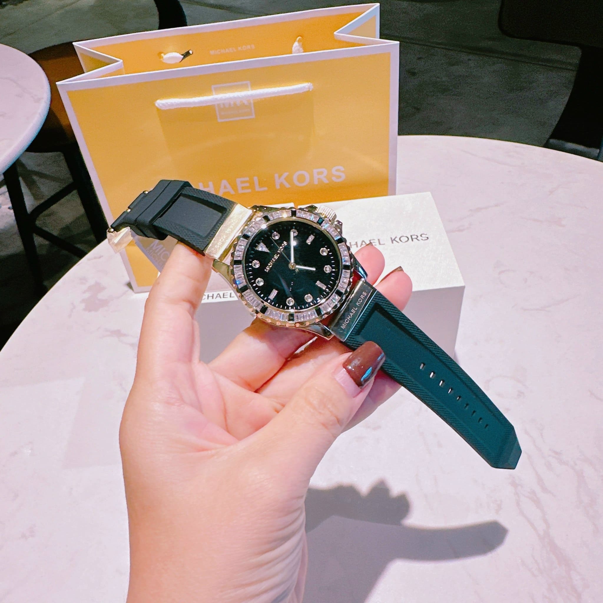 Đồng Hồ Michael Kors Everest |Unisex |Vàng Gold |Dây Cao Su Đen |Máy Pin (Quartz) |Size 42mm |donghogiatot.vn