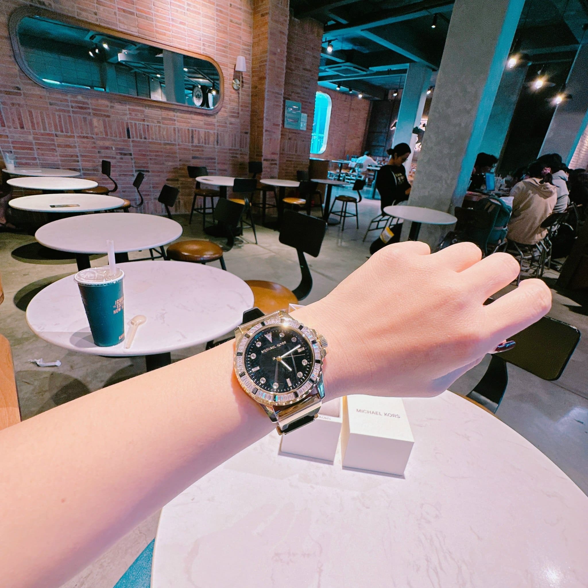 Đồng Hồ Michael Kors Everest |Unisex |Vàng Gold |Dây Cao Su Đen |Máy Pin (Quartz) |Size 42mm |donghogiatot.vn