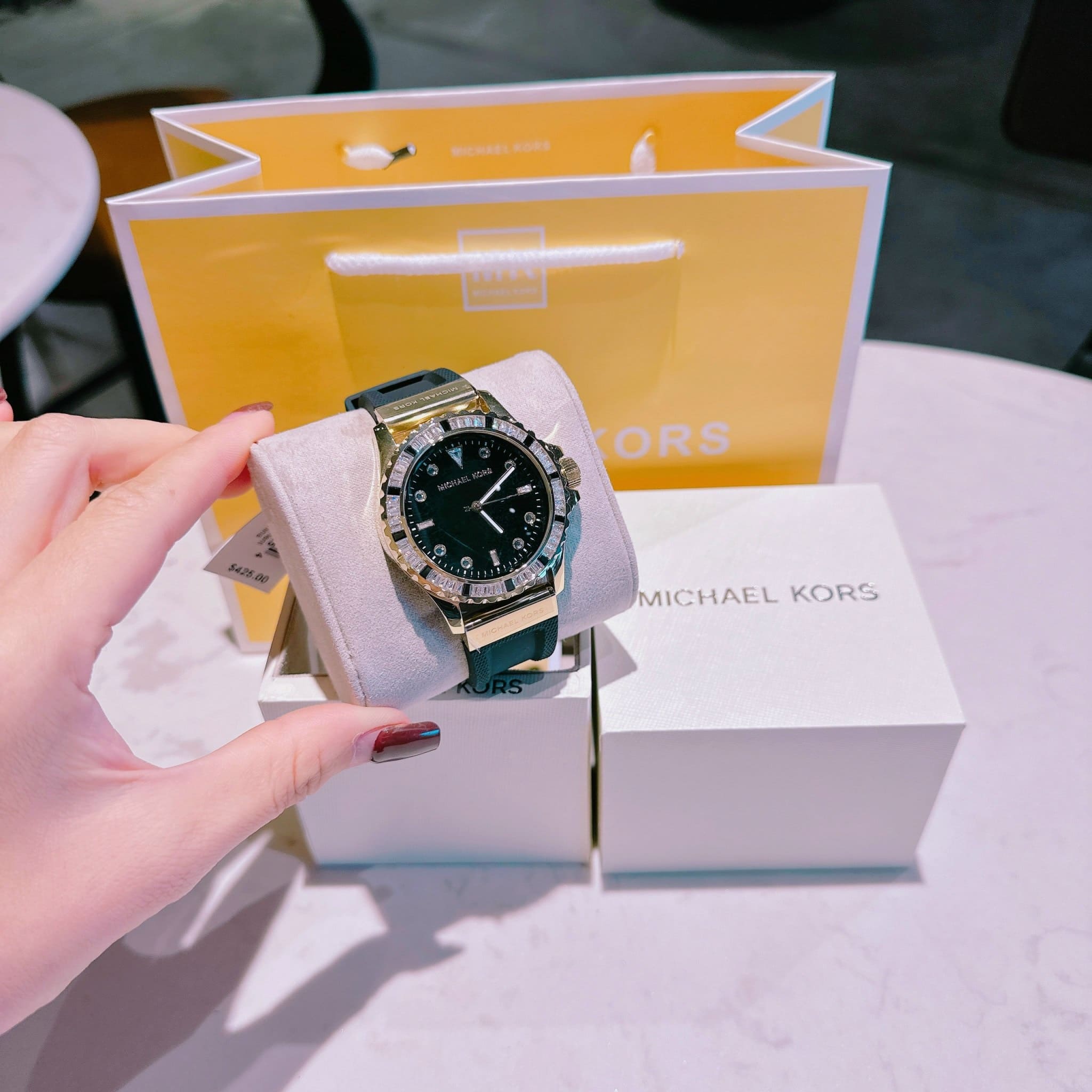 Đồng Hồ Michael Kors Everest |Unisex |Vàng Gold |Dây Cao Su Đen |Máy Pin (Quartz) |Size 42mm |donghogiatot.vn