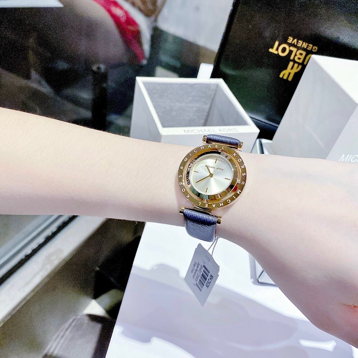 Đồng Hồ Michael Kors Averi |Nữ Giới |Mặt Xoay |Dây Da Xanh |Máy Pin (Quartz) |Size 33mm |donghogiatot.vn