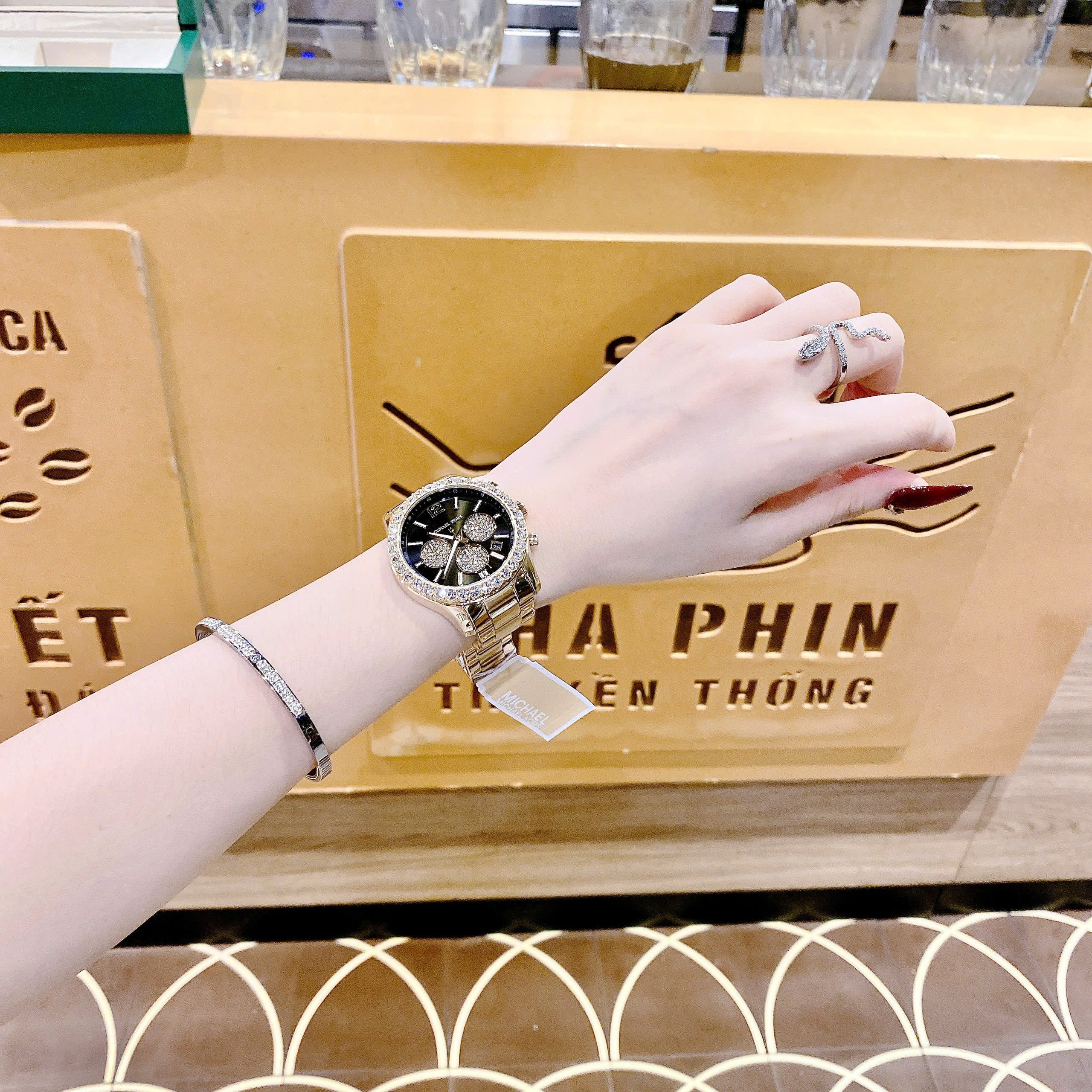 Đồng Hồ Michael Kors Berkley |Nữ Giới |Mặt Đen |Đính Đá |Dây Kim Loại Vàng Gold |Máy Pin (Quartz) |Size 40mm |donghogiatot.vn