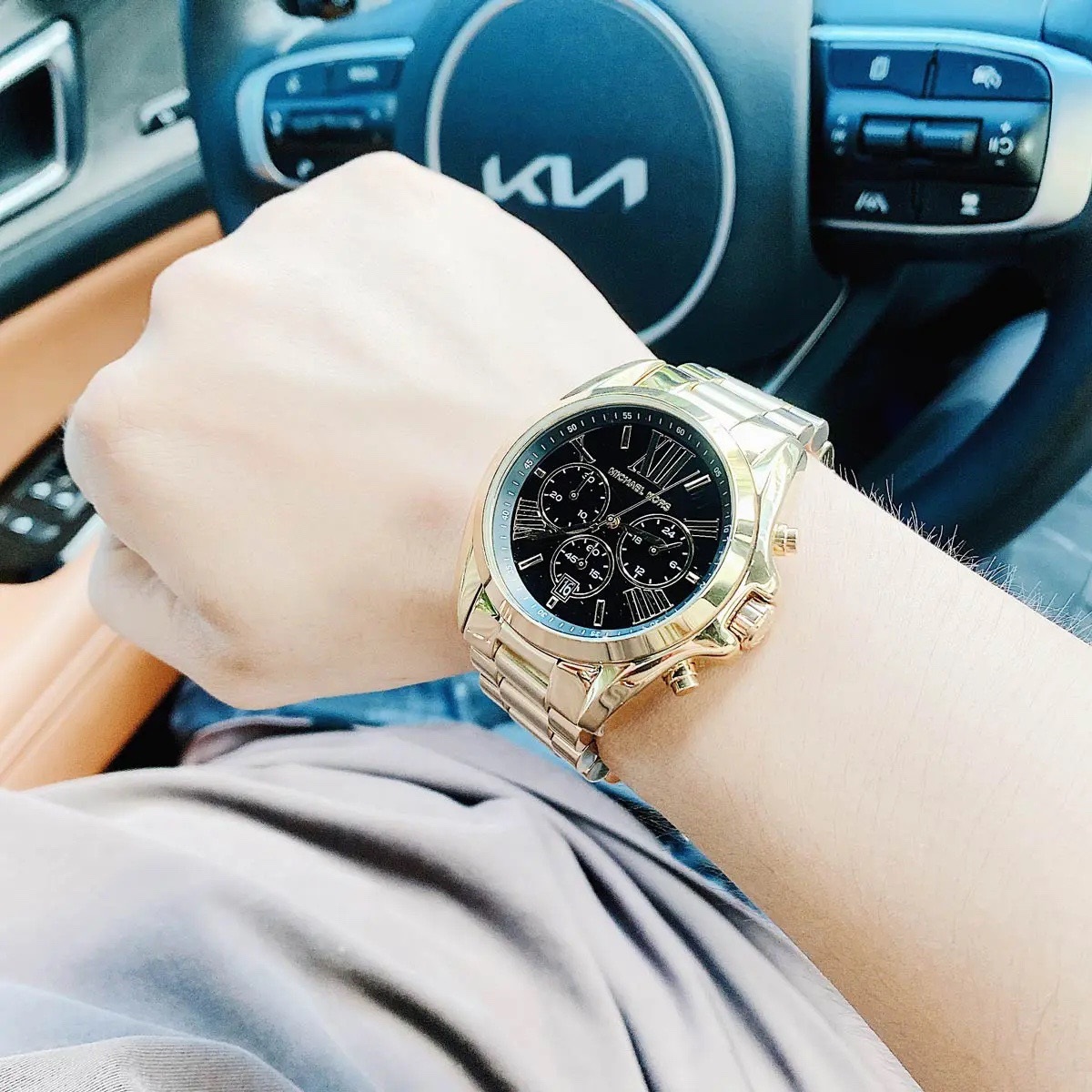 Đồng Hồ Michael Kors Bradshaw |Nam Giới |Mặt Đen |Dây Kim Loại Vàng Gold |Máy Pin (Quartz) |Size 42mm |donghogiatot.vn