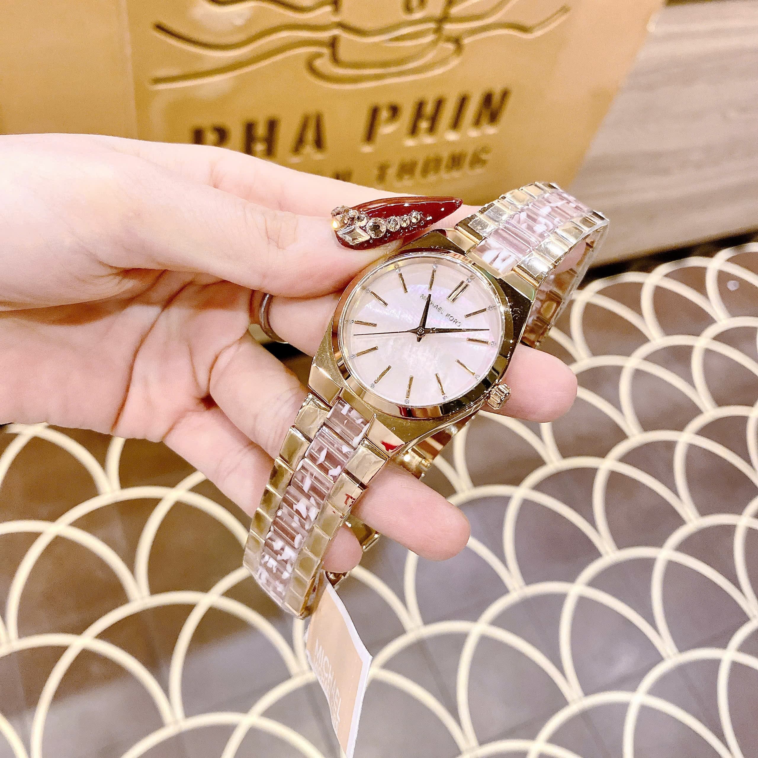 Đồng Hồ Michael Kors Channing |Nữ Giới |Mặt Xà Cừ |Dây Kim Loại Vàng Mix Acetate |Máy Pin (Quartz) |Size 36mm |donghogiatot.vn