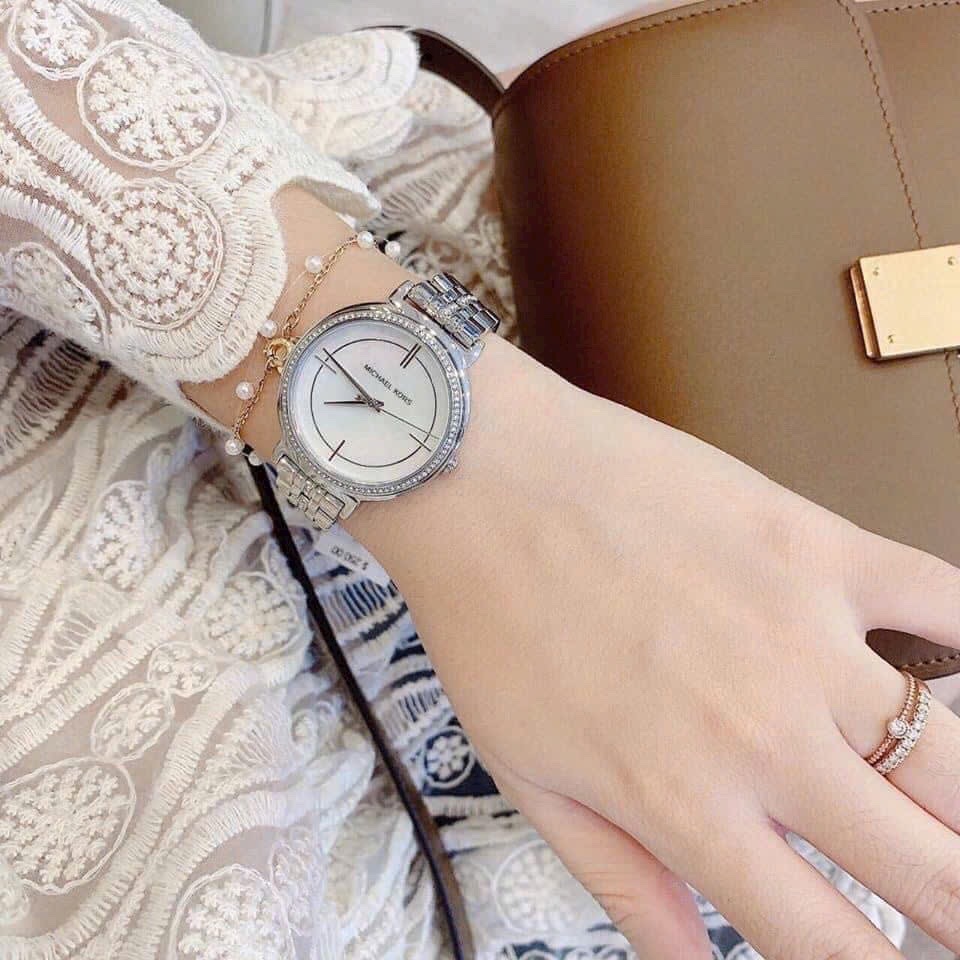 Đồng Hồ Michael Kors Cinthia |Nữ Giới |Mặt Trắng |Dây Kim Loại Silver |Máy Pin (Quartz) |Size 33mm |donghogiatot.vn