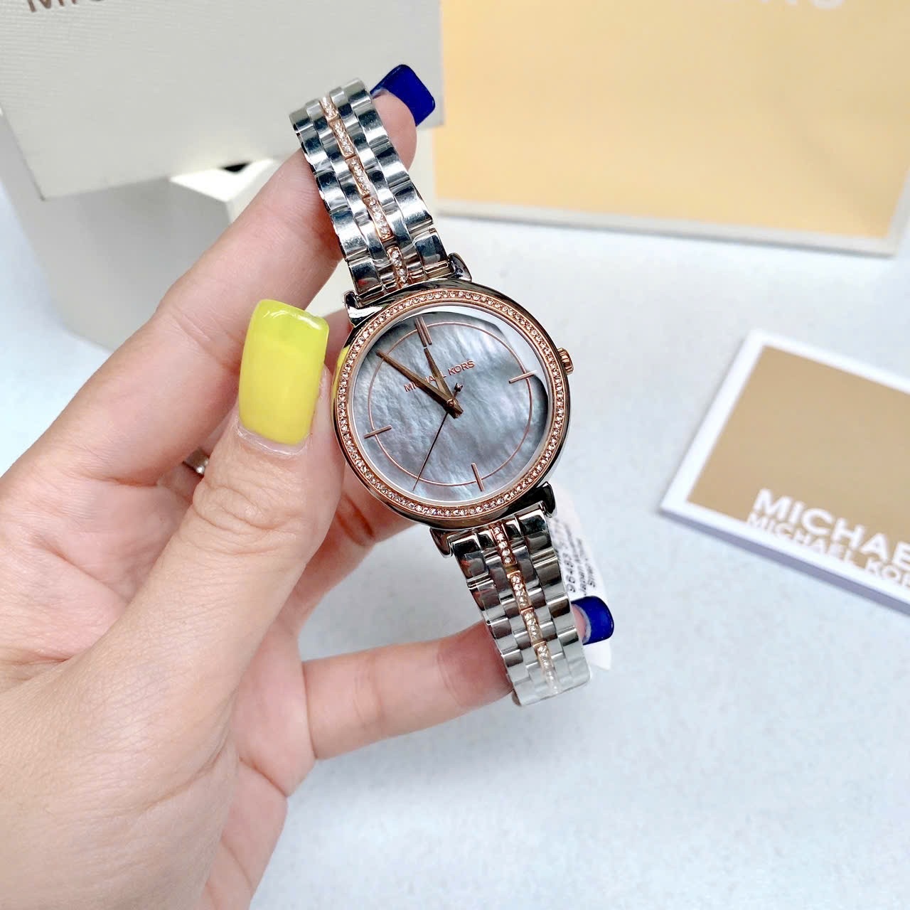 Đồng Hồ Michael Kors Cinthia |Nữ Giới |Mặt Xà Cừ Xanh |Dây Kim Loại Demi Rose |Máy Pin (Quartz) |Size 33mm |donghogiatot.vn