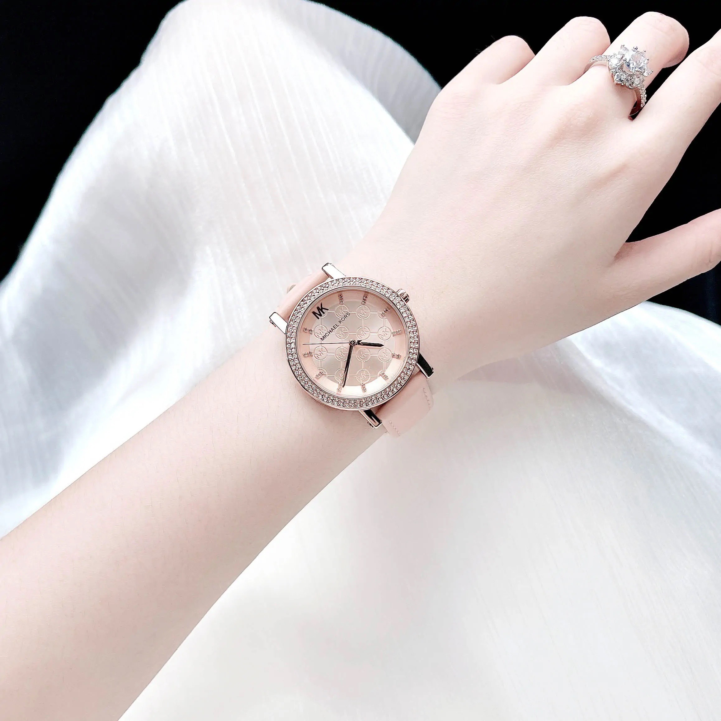 Đồng Hồ Michael Kors Corey |Nữ Giới |Rose Gold |Dây Da Hồng |Máy Pin (Quartz) |Size 36mm |donghogiatot.vn