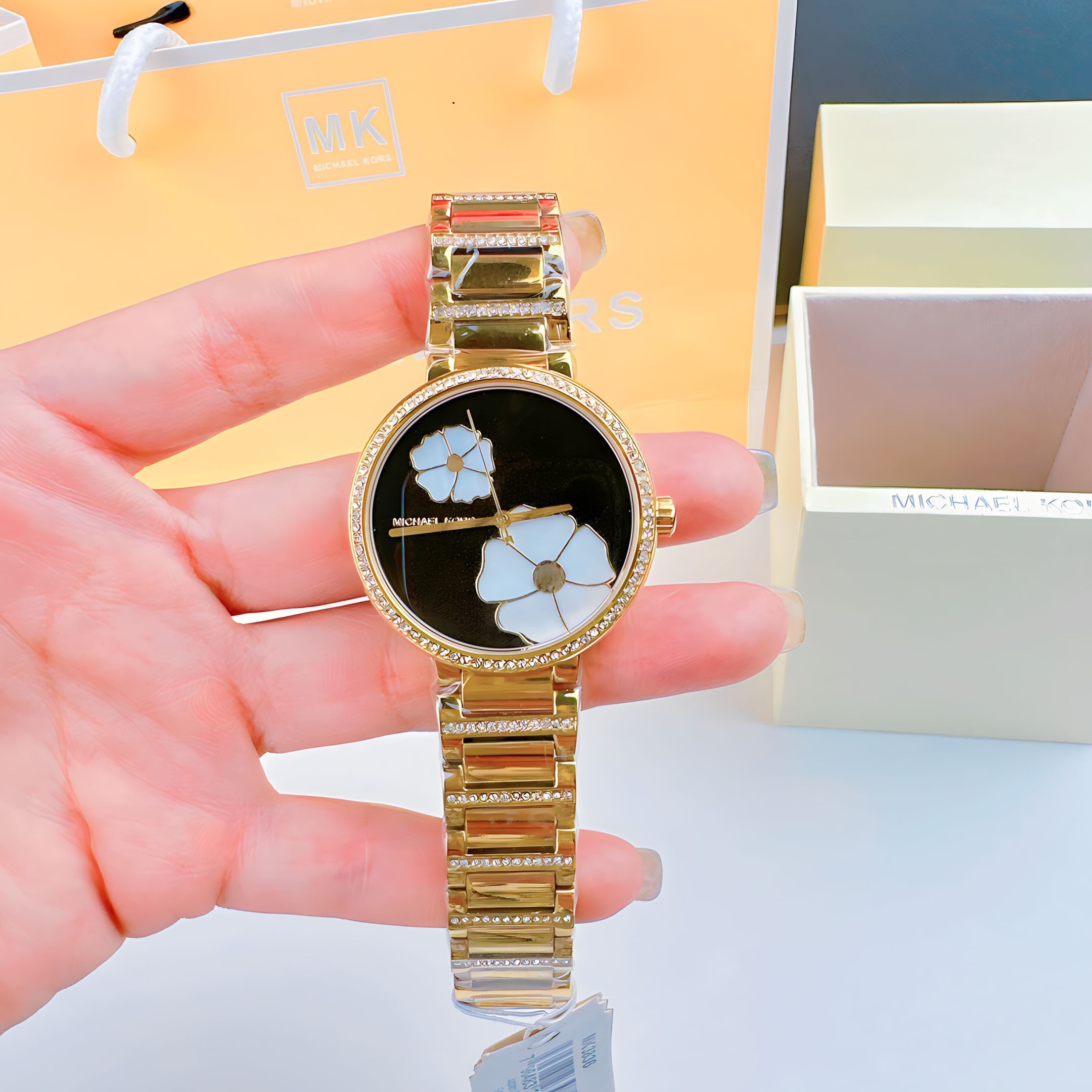 Đồng Hồ Michael Kors Courtney |Nữ Giới |Mặt Đen |Dây Kim Loại Vàng Gold |Máy Pin (Quartz) |Size 36mm |donghogiatot.vn