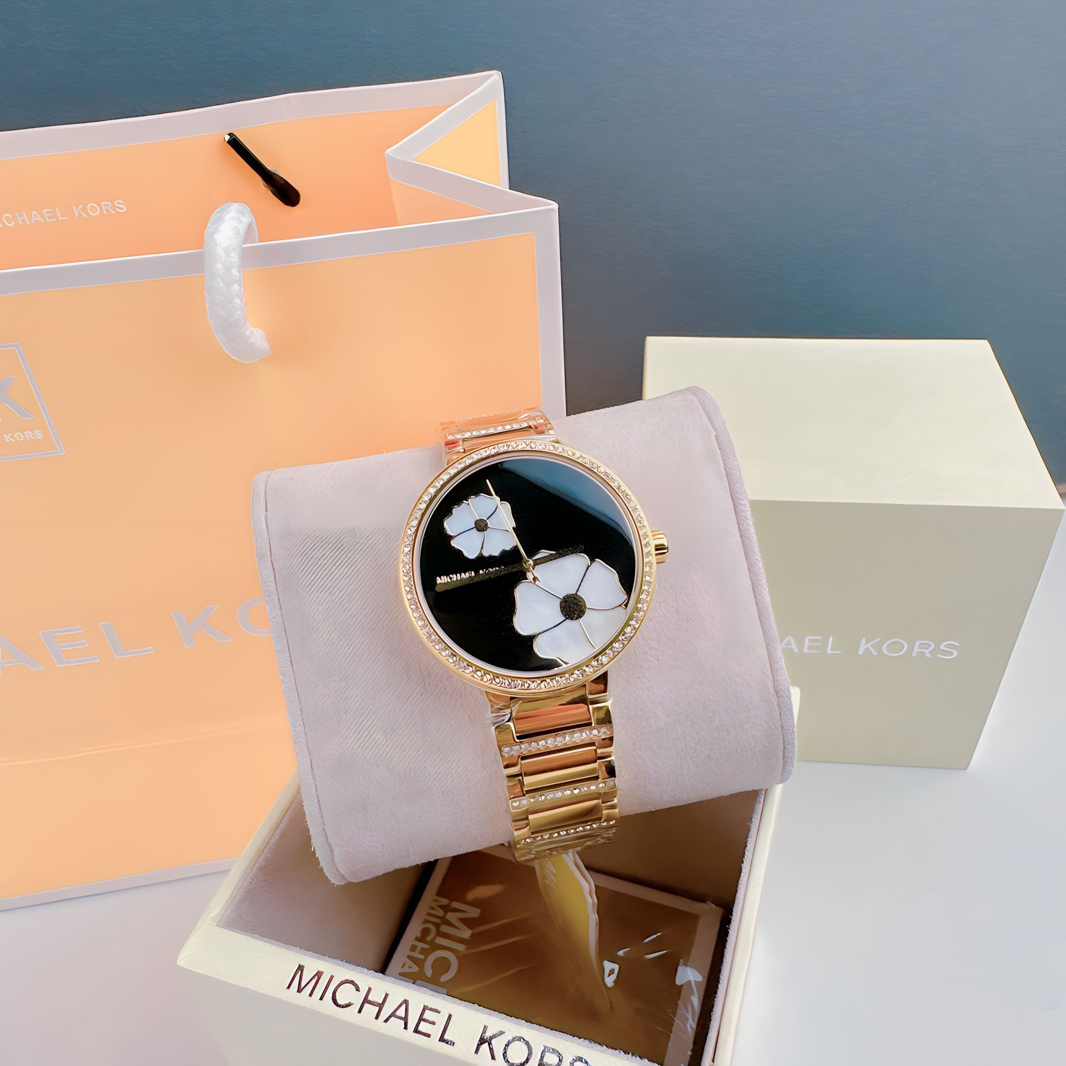 Đồng Hồ Michael Kors Courtney |Nữ Giới |Mặt Đen |Dây Kim Loại Vàng Gold |Máy Pin (Quartz) |Size 36mm |donghogiatot.vn