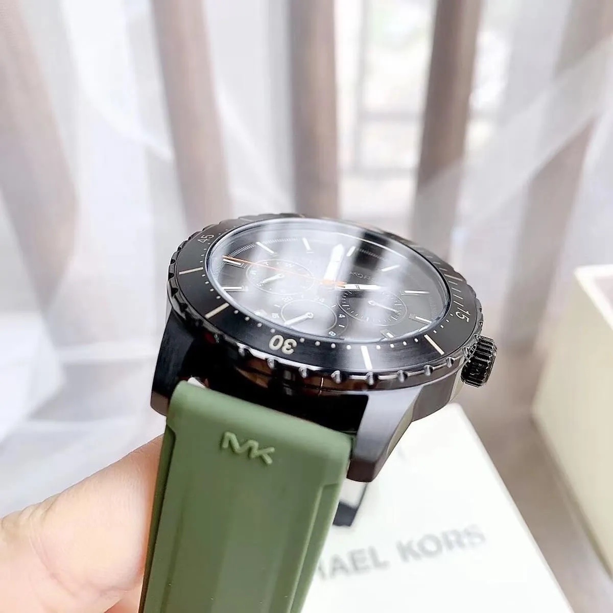 Đồng Hồ Michael Kors 6 Kim |Nam Giới |Mặt Full Đen |Dây Cao Su Xanh Rêu |Máy Pin (Quartz) |Size 40mm |donghogiatot.vn