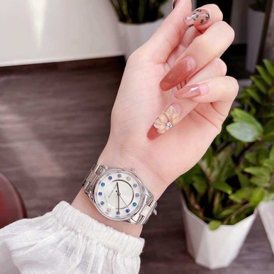 Đồng Hồ Michael Kors Dáng Fendi |Nữ Giới |Dây Kim Loại |Trắng Silver |Máy Pin (Quartz) |Size 34mm |donghogiatot.vn